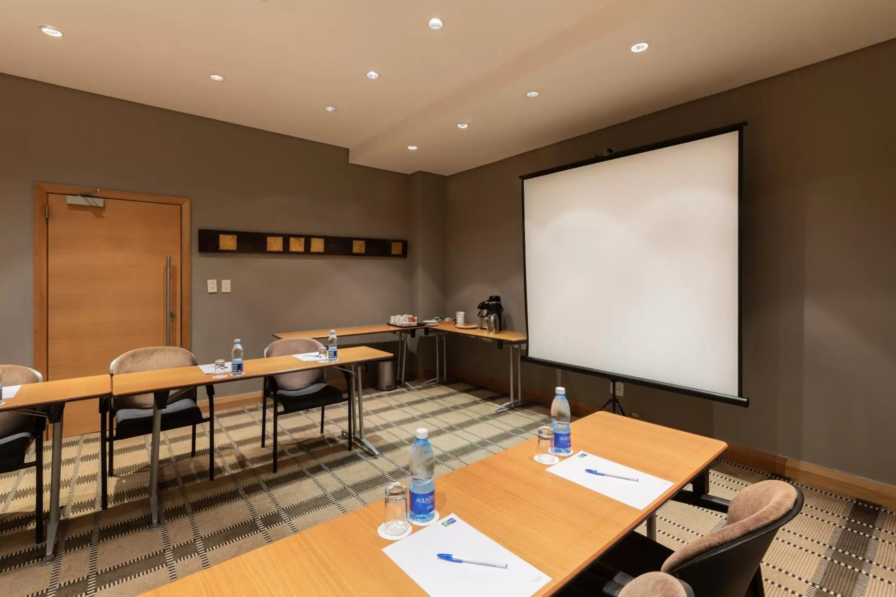 Meeting/conference room in Holiday Inn Express Cape Town City Centre, an IHG Hotel