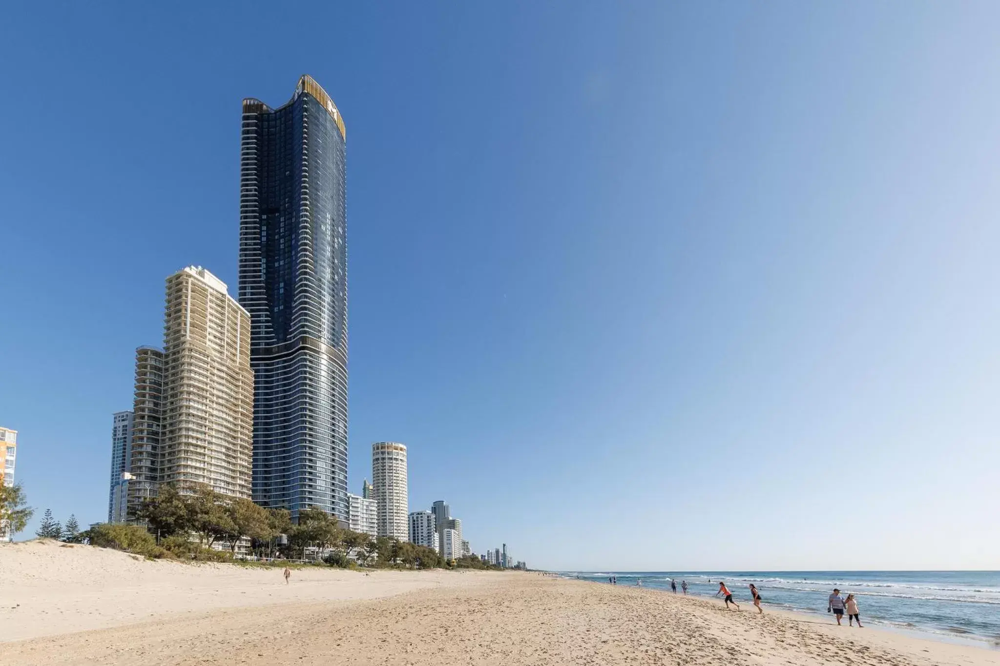 Property building in Meriton Suites Surfers Paradise