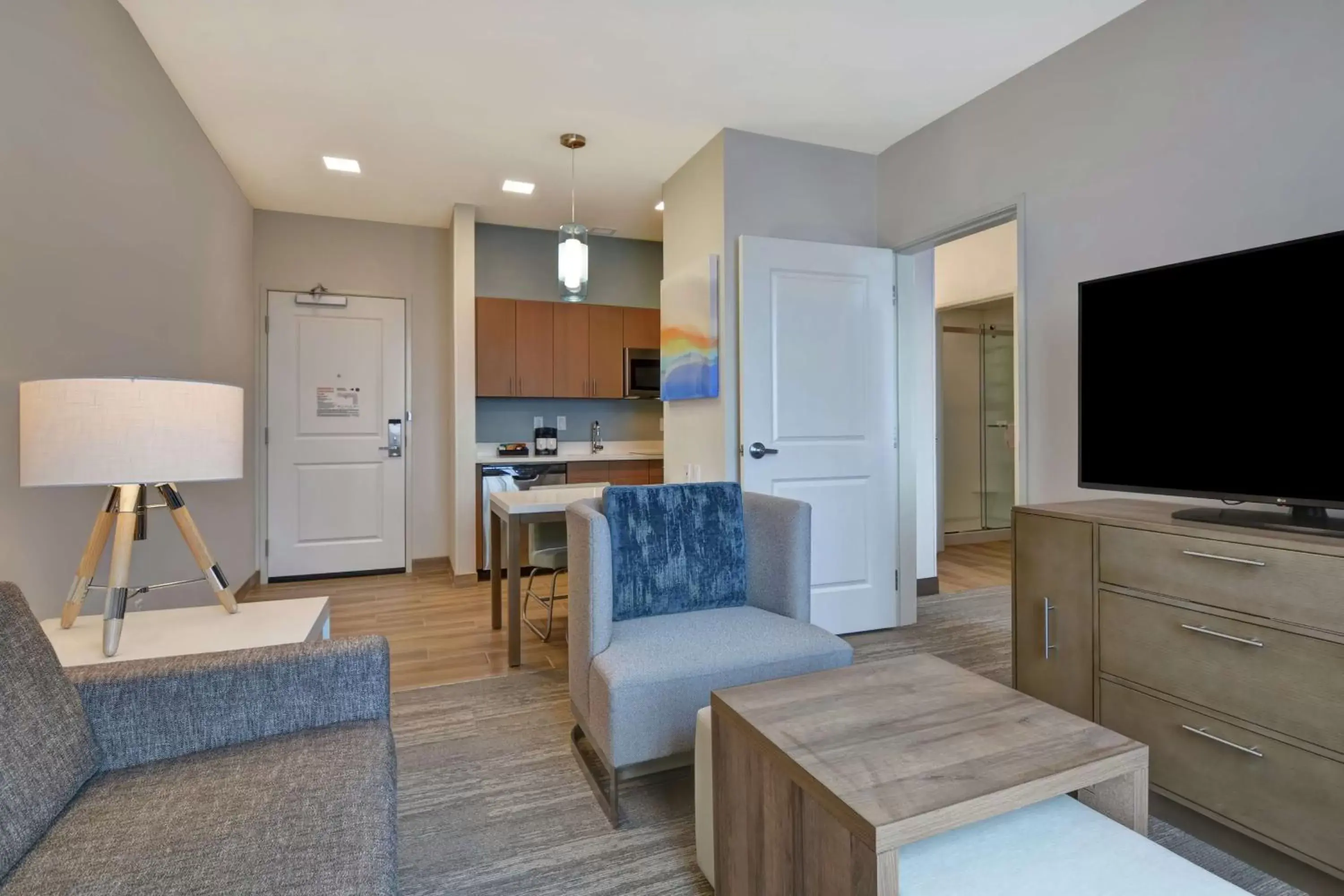 Bedroom, Kitchen/Kitchenette in Homewood Suites By Hilton Chula Vista Eastlake