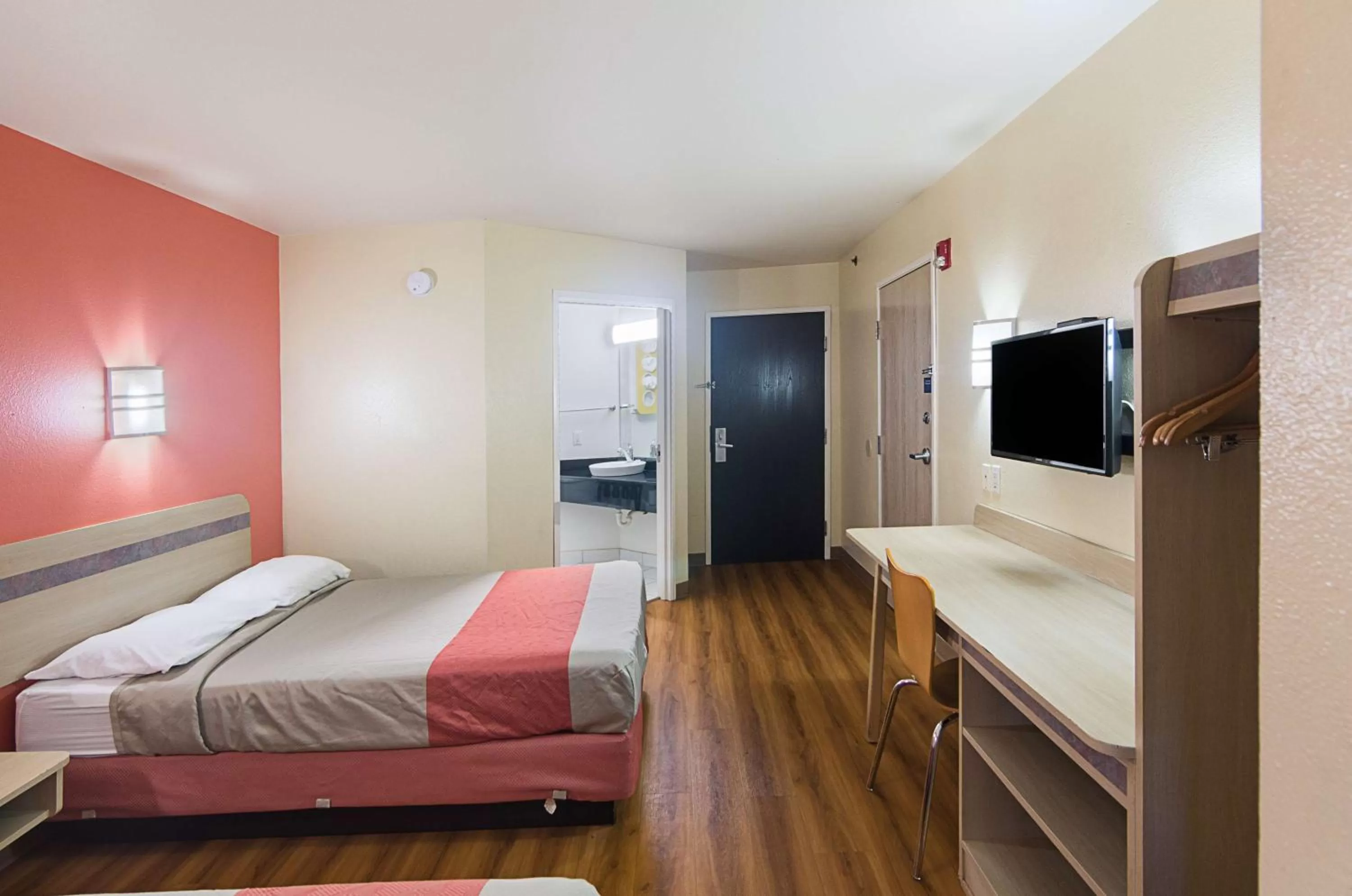 Photo of the whole room, Bed in Motel 6-Terrell, TX