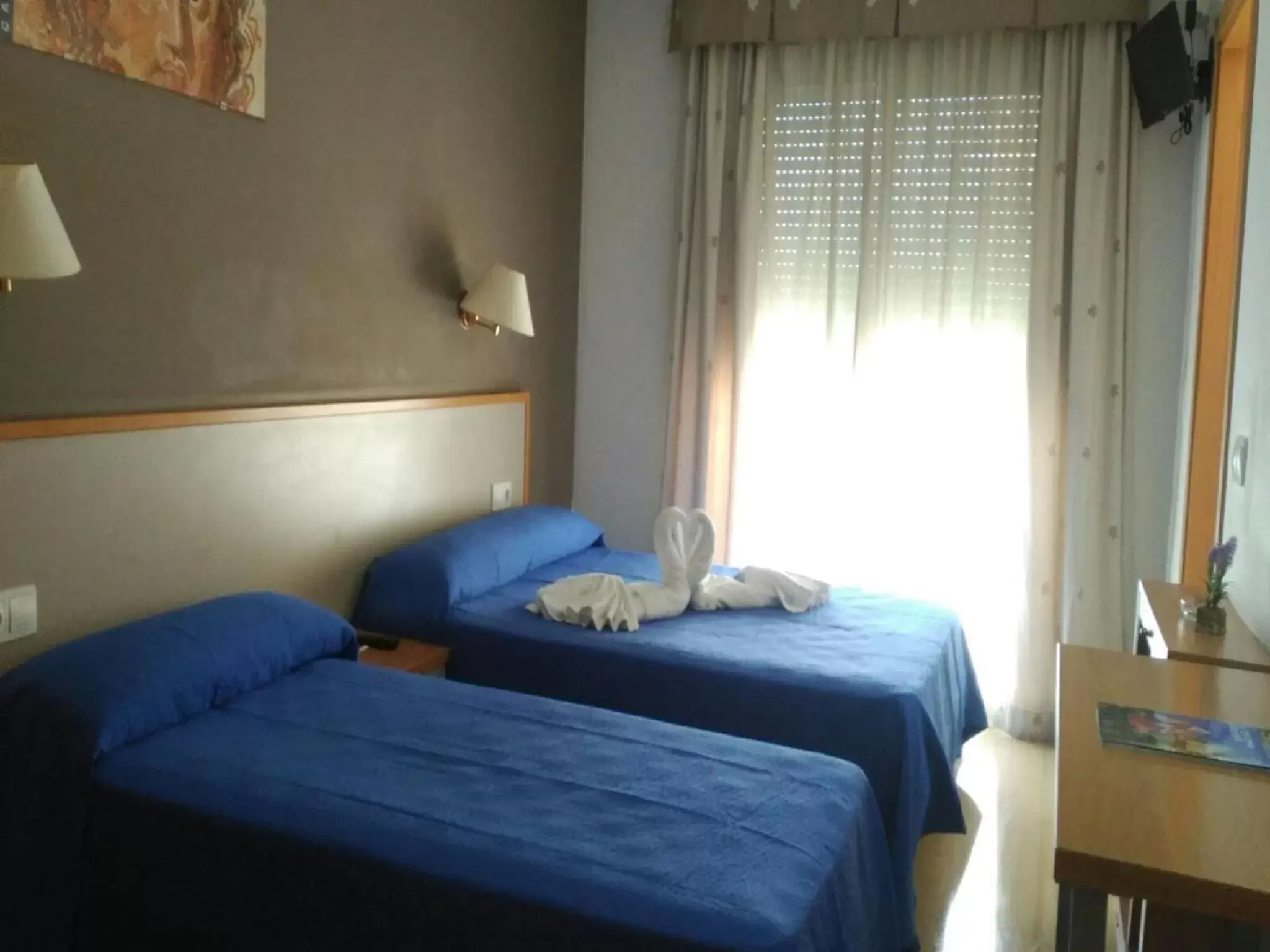 Photo of the whole room, Bed in Hotel Cosmos Tarragona
