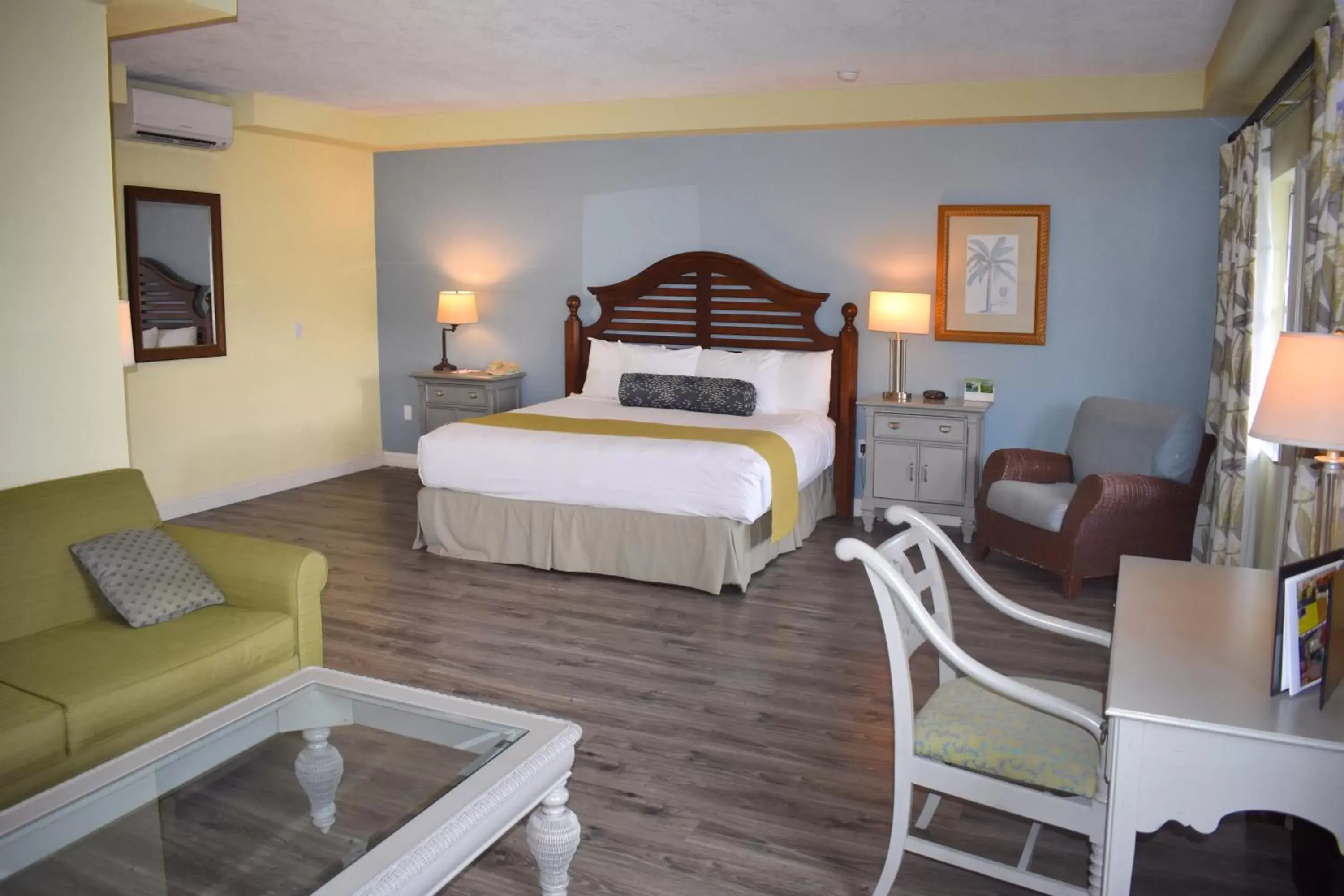Photo of the whole room in Plantation Resort on Crystal River, Ascend Hotel Collection