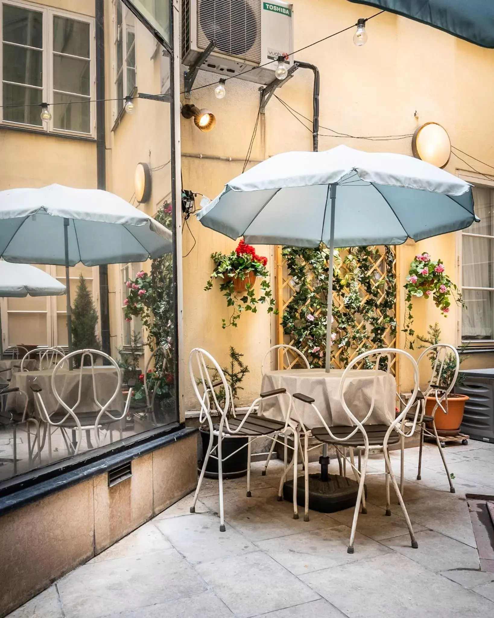 Garden in Lady Hamilton Hotel