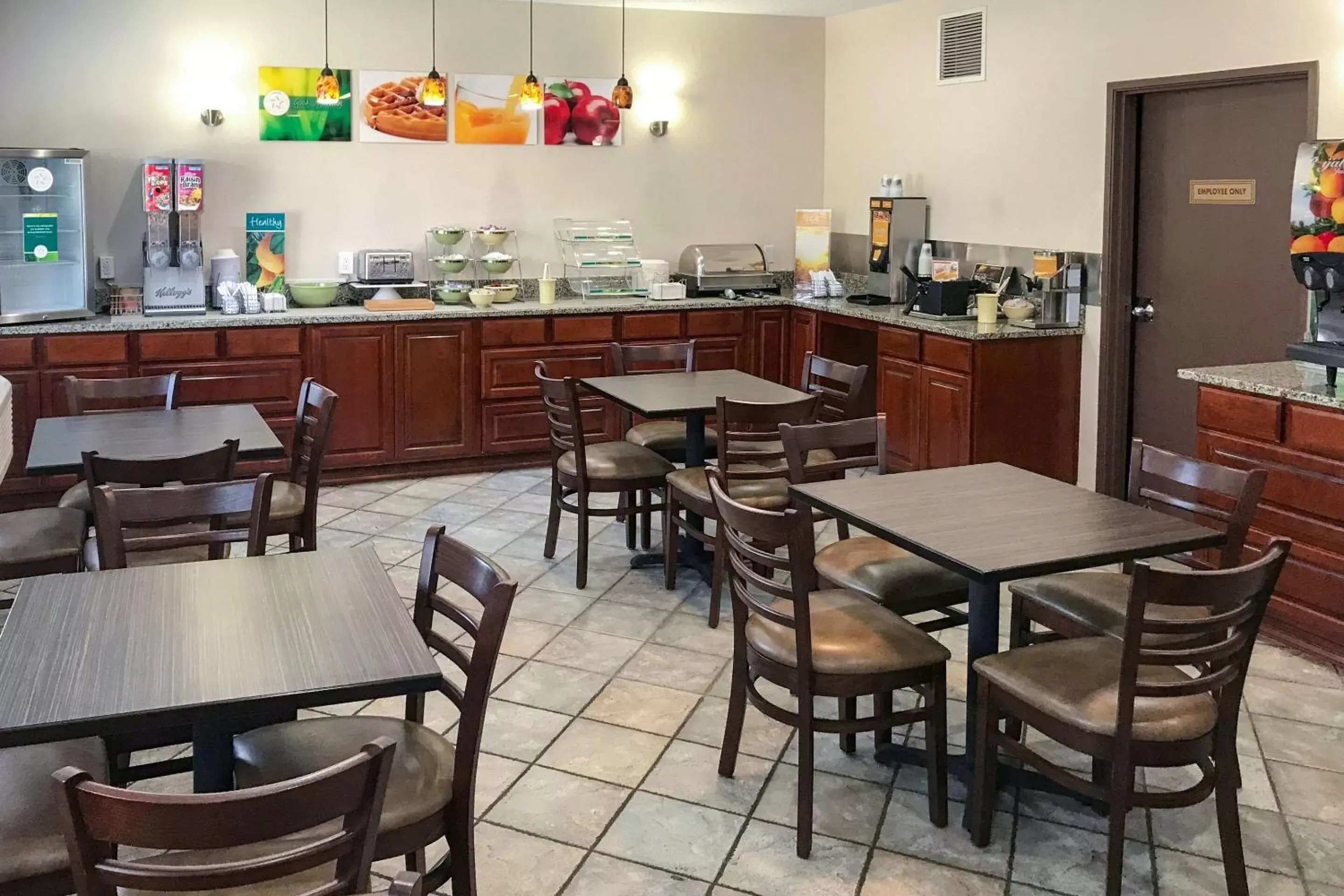Restaurant/Places to Eat in Quality Inn Denver Westminster