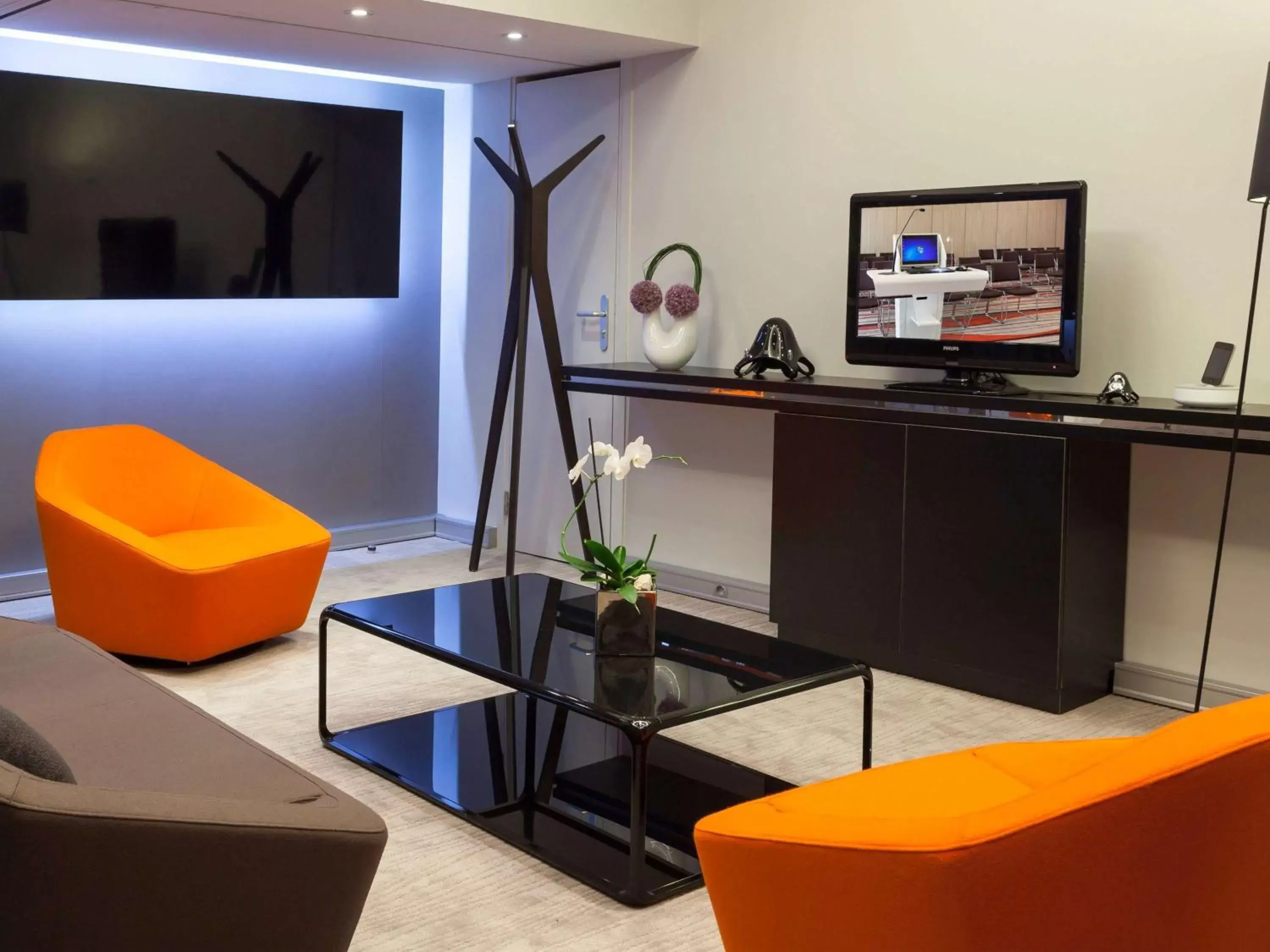 Meeting/conference room, TV/Entertainment Center in Novotel Monte-Carlo