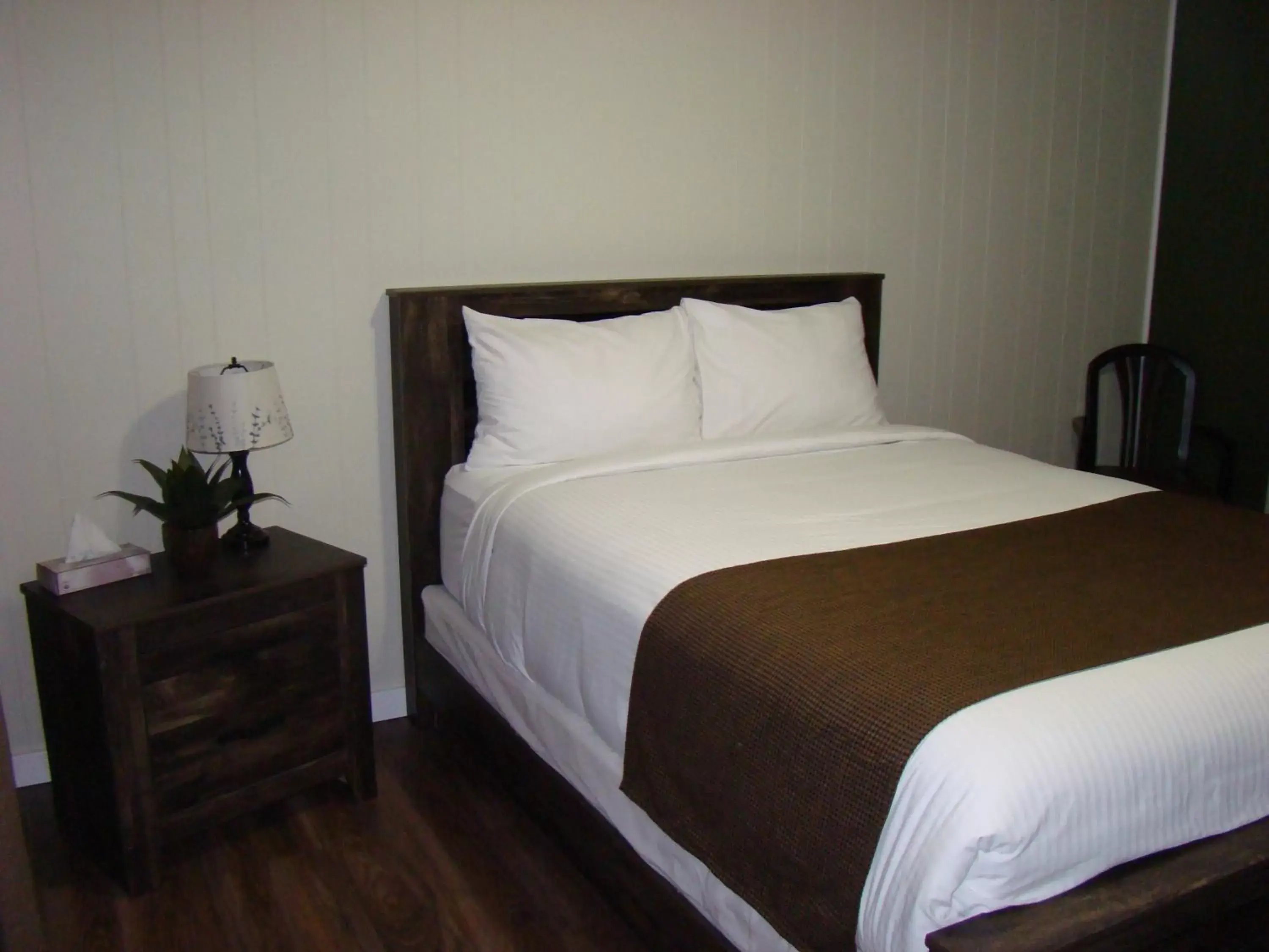 Bedroom, Bed in Paddock Inn