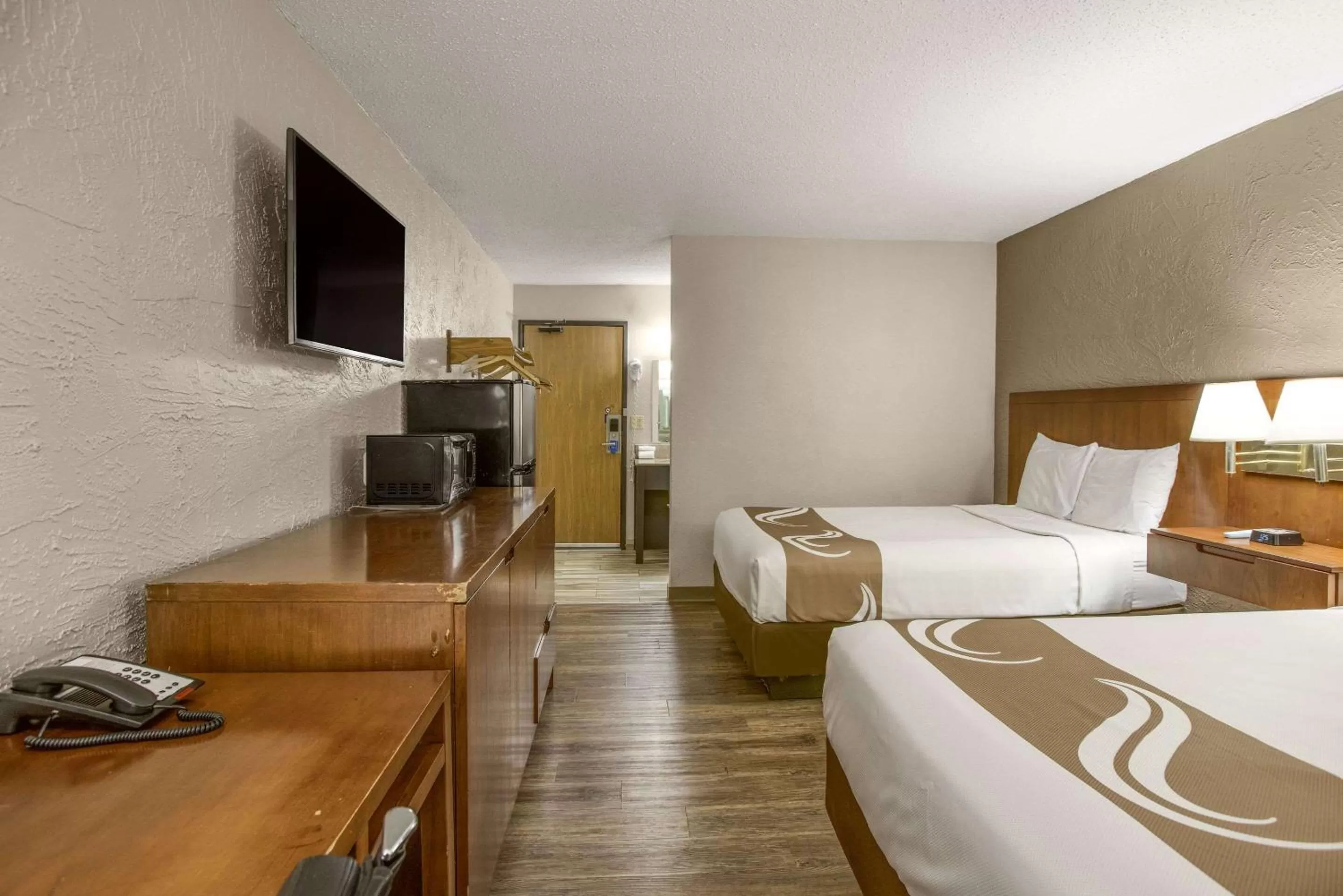 Bedroom, Bed in Rodeway Inn & Suites Grand Rapids Southeast