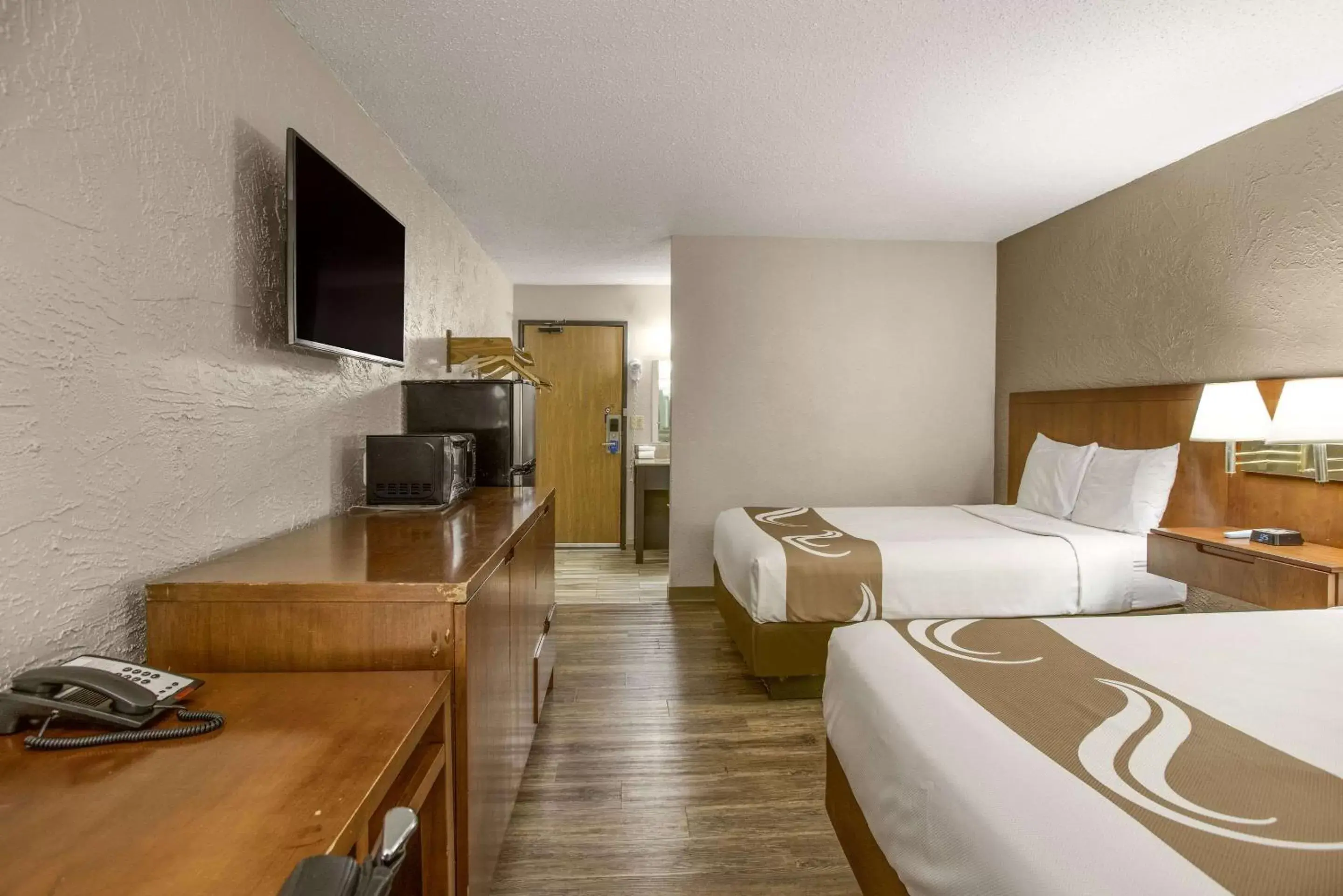Bedroom, Bed in Rodeway Inn & Suites Grand Rapids Southeast Bedroom, Bed in Rodeway Inn & Suites Grand Rapids Southeast