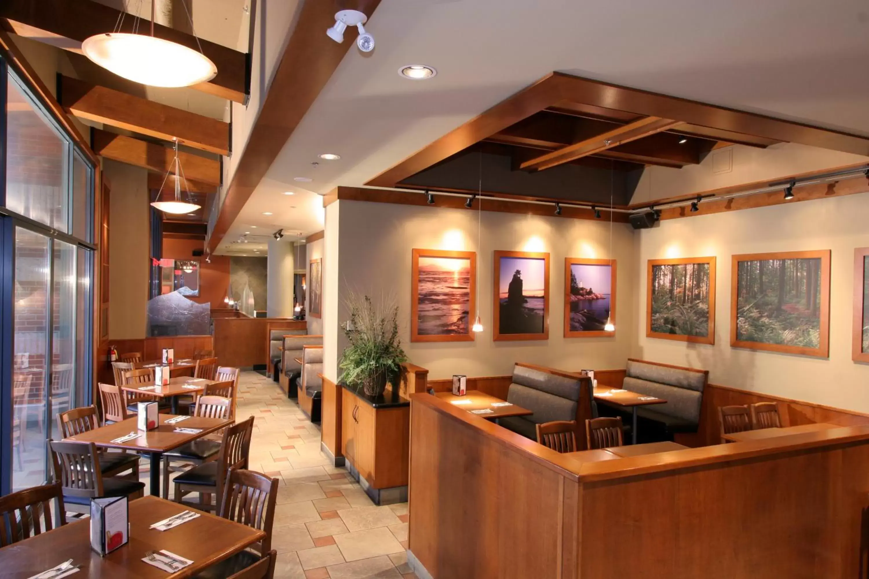 Restaurant/Places to Eat in GEC Granville Suites Downtown