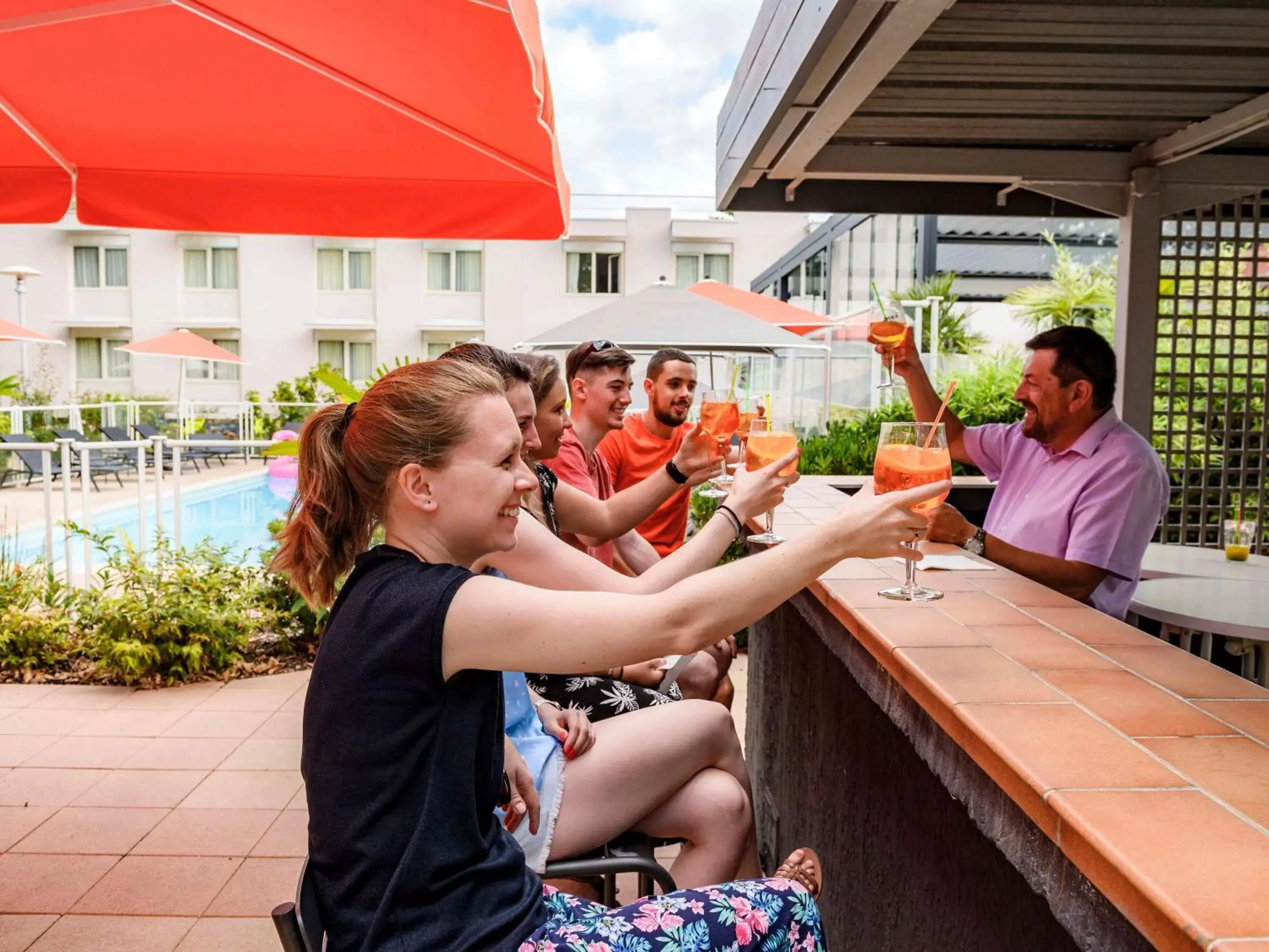 Lounge or bar in Novotel Orléans Sud La Source Lounge or bar in Novotel Orléans Sud La Source