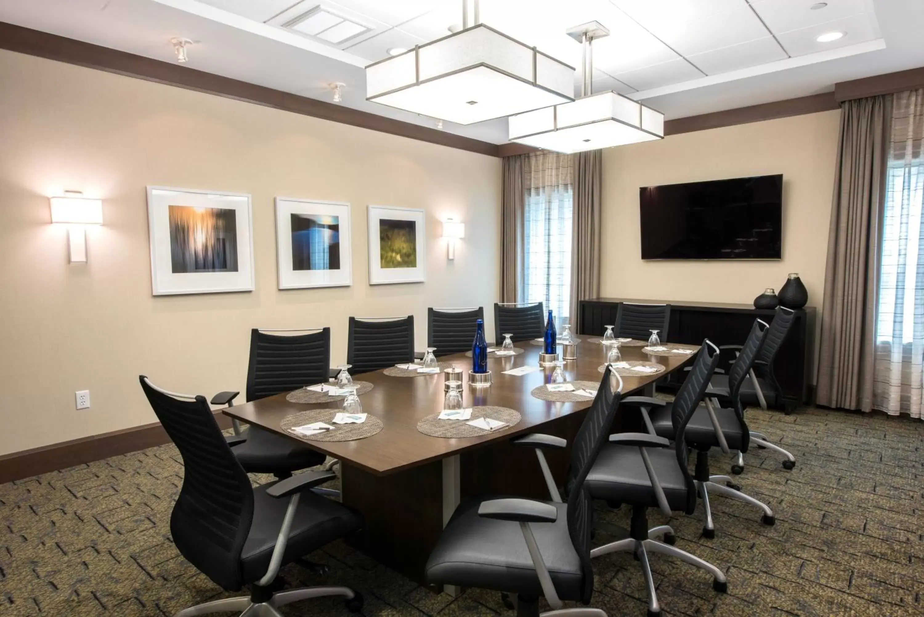 Meeting/conference room in Staybridge Suites Albany Wolf Rd-Colonie Center, an IHG Hotel
