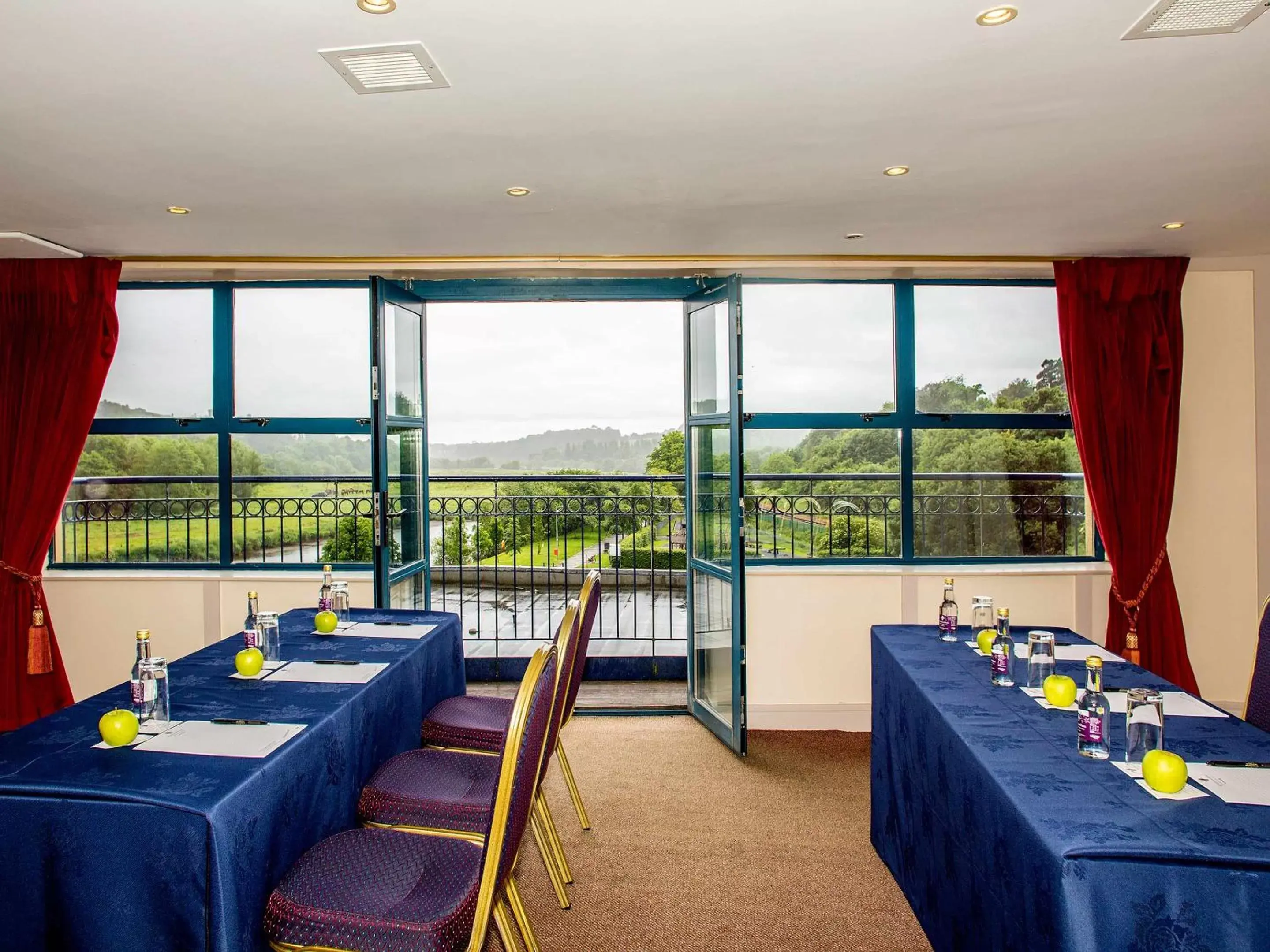 Banquet/Function facilities in The Riverside Park Hotel