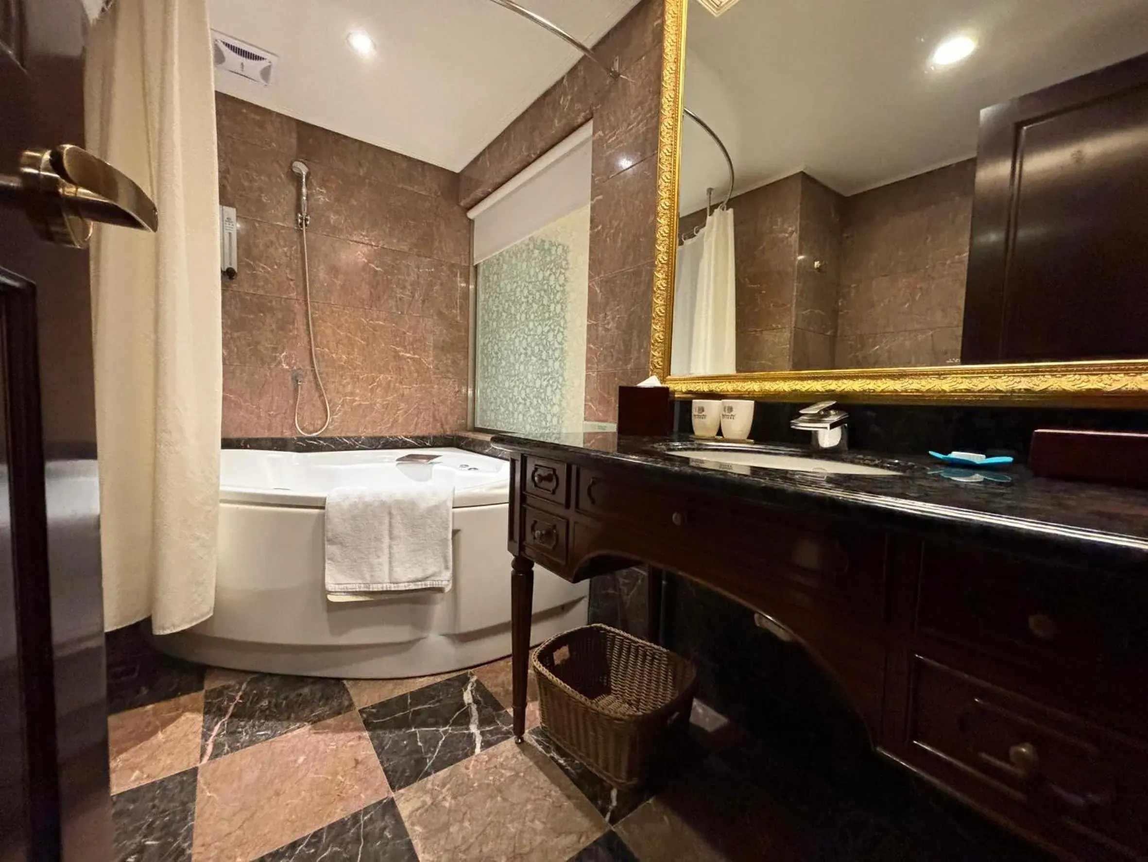 Bathroom in Royal Seasons Hotel Taipei-Nanjing W