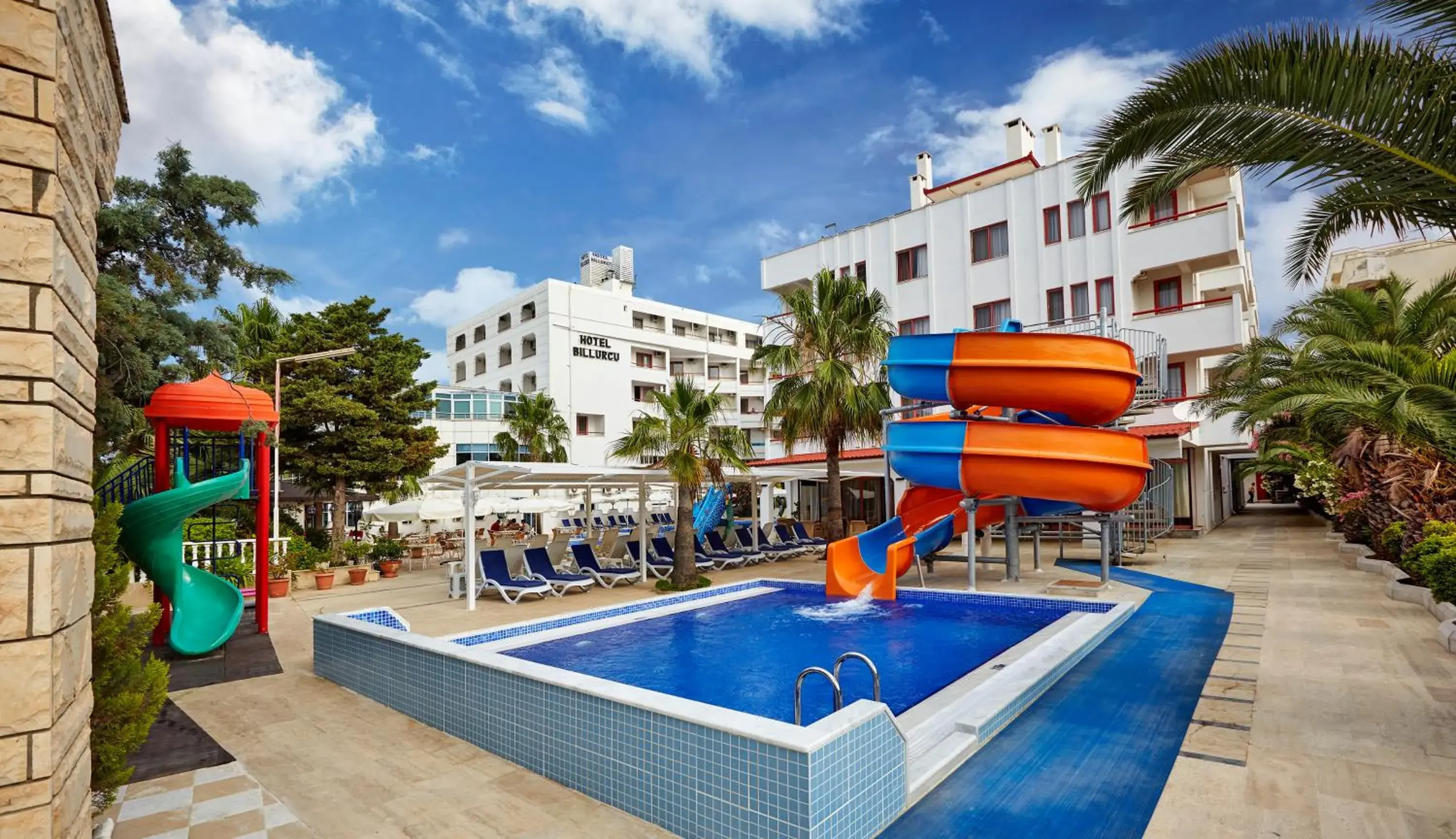 Property building, Swimming Pool in Hotel Billurcu