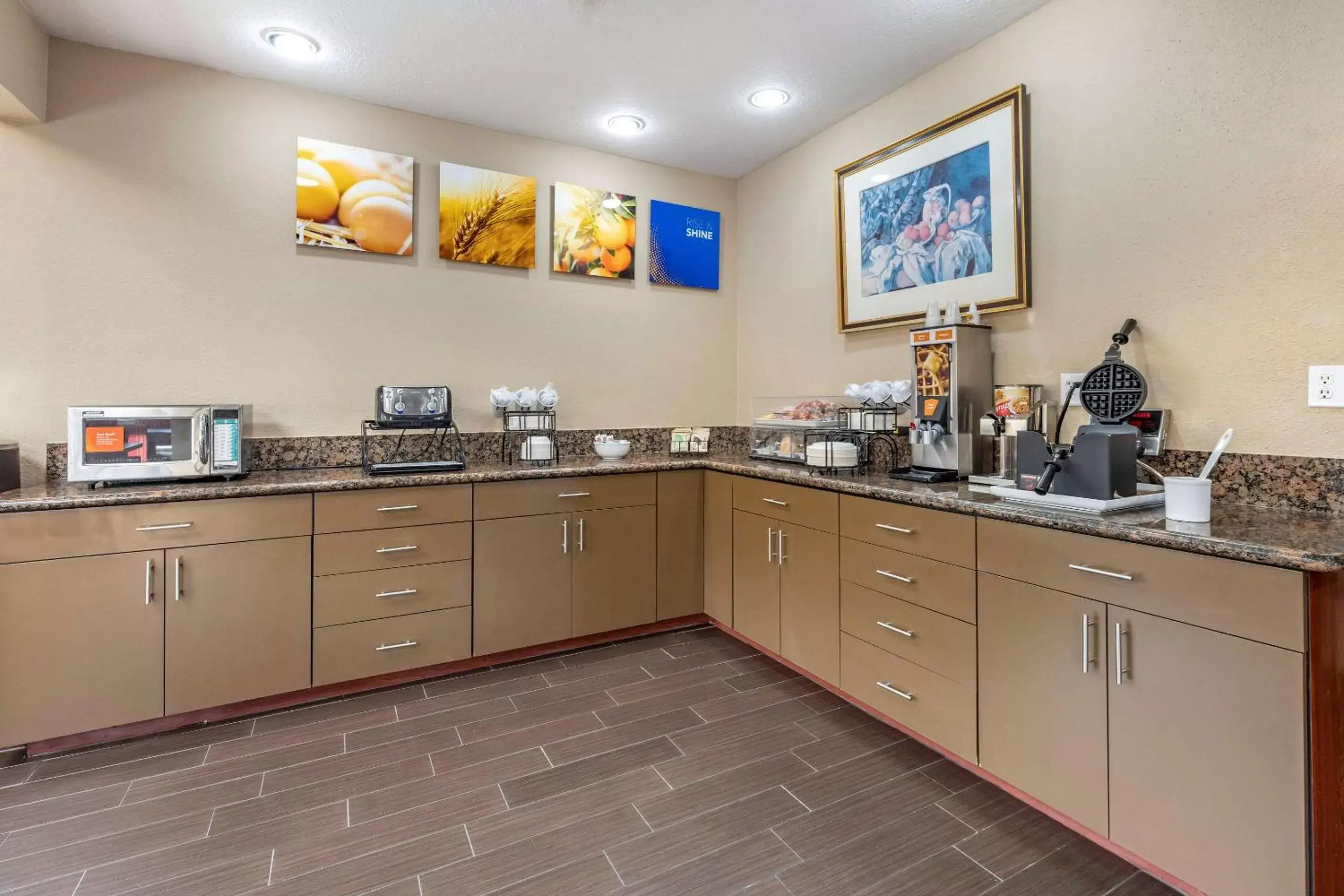 Restaurant/places to eat, Kitchen/Kitchenette in Comfort Inn & Suites Kelso - Longview