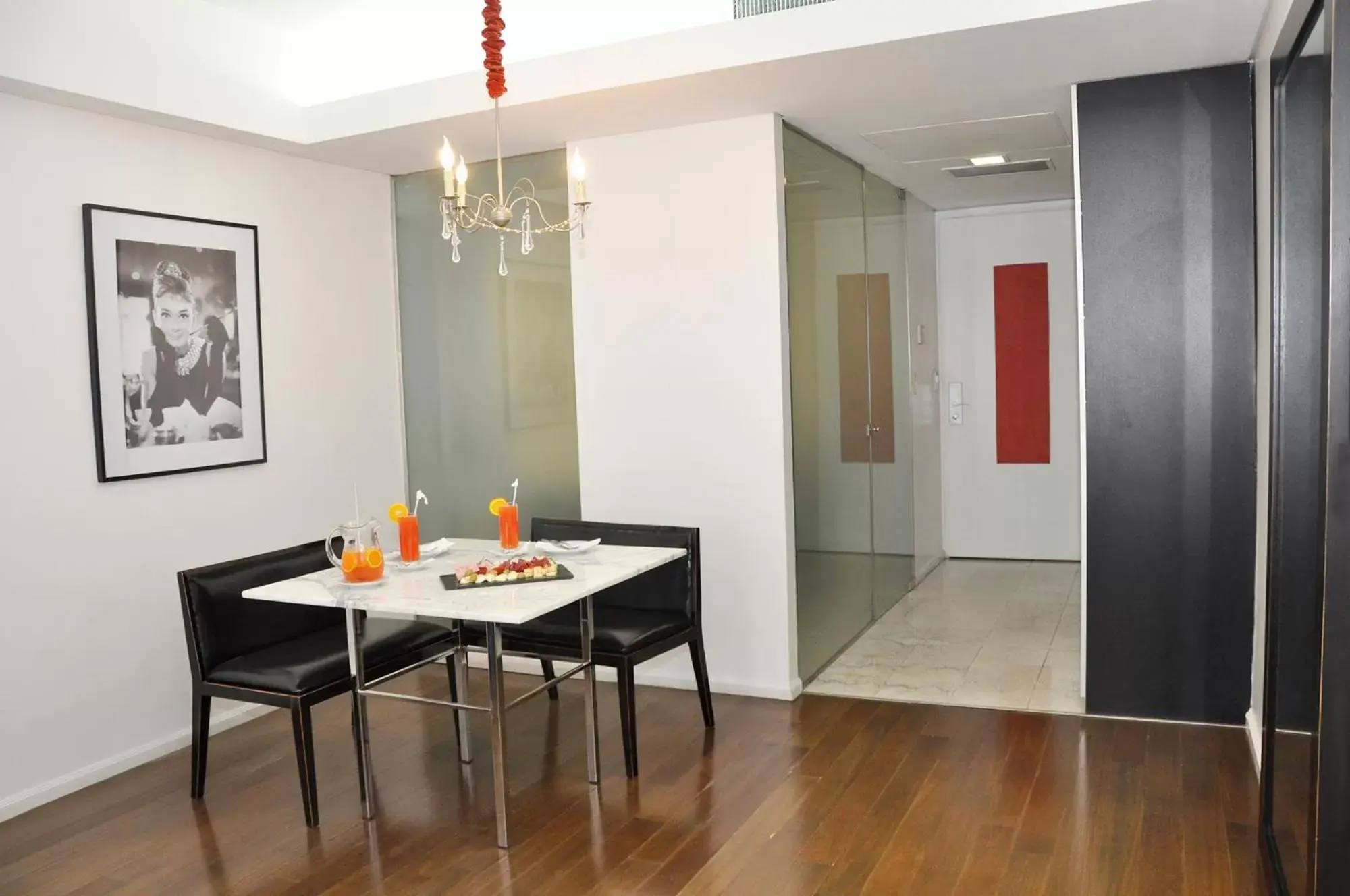 Food and drinks in Broadway Hotel & Suites Food and drinks in Broadway Hotel & Suites