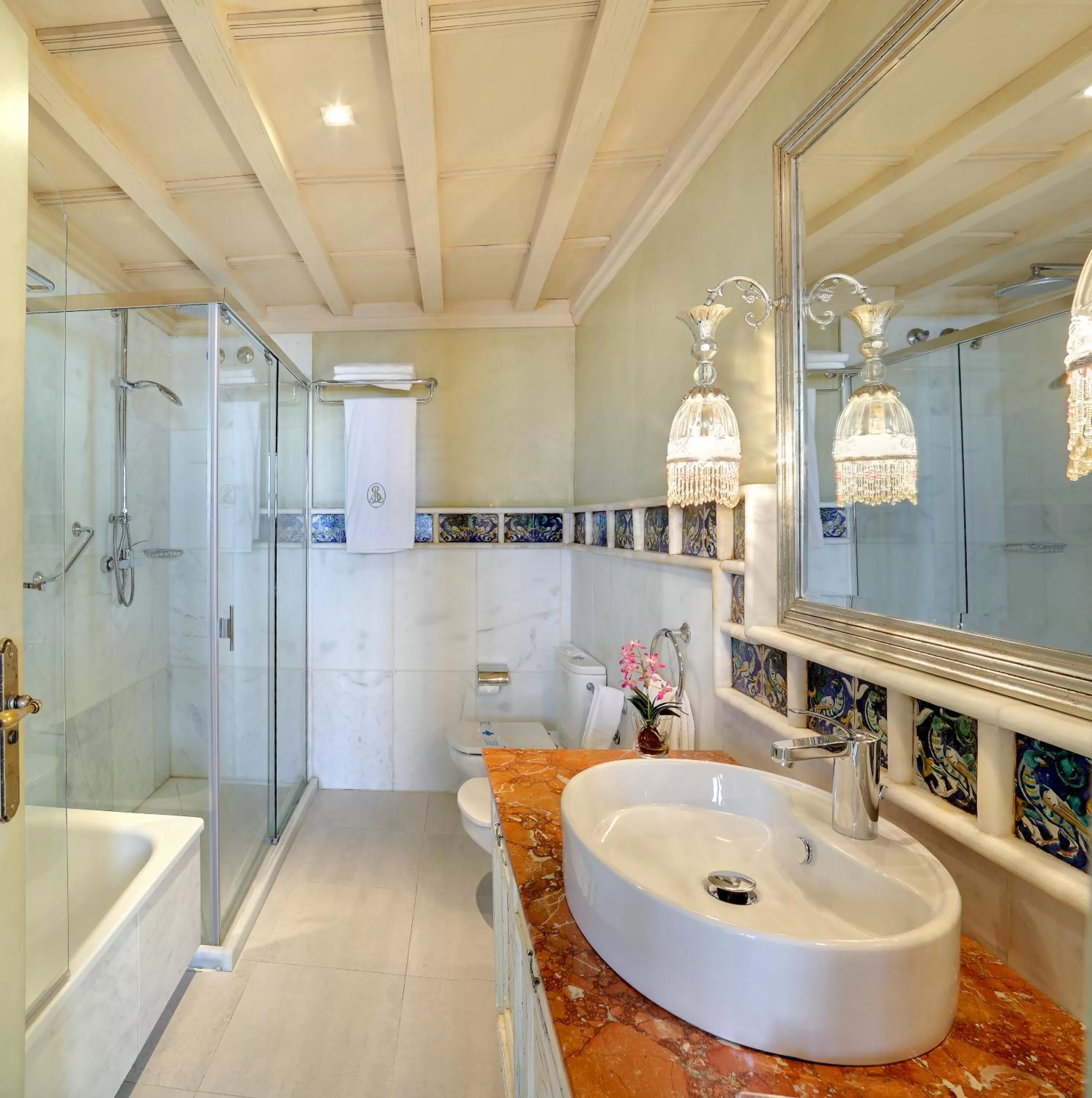 Bathroom in Sacristia de Santa Ana