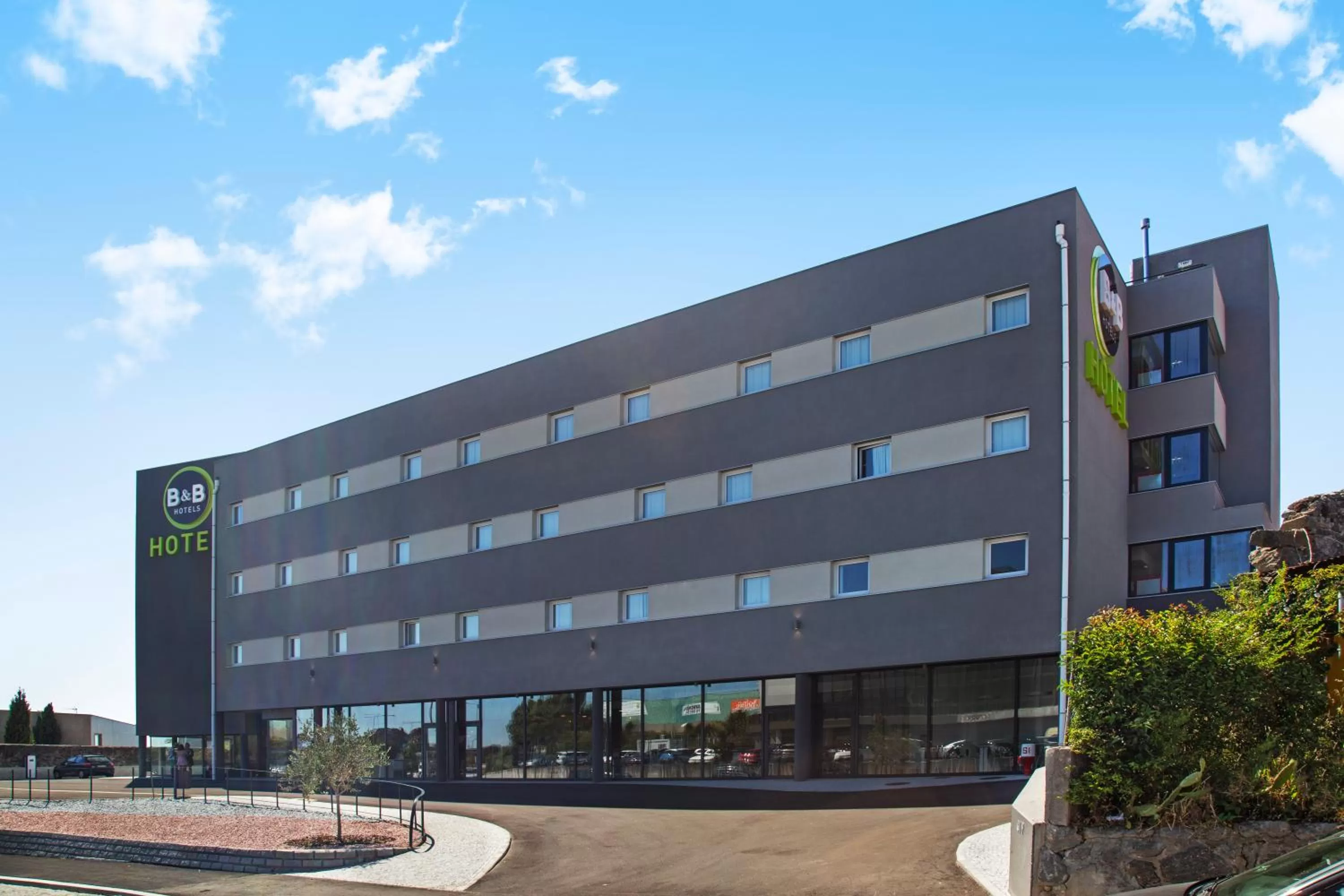 Property building in B&B HOTEL Porto Expo Aeroporto