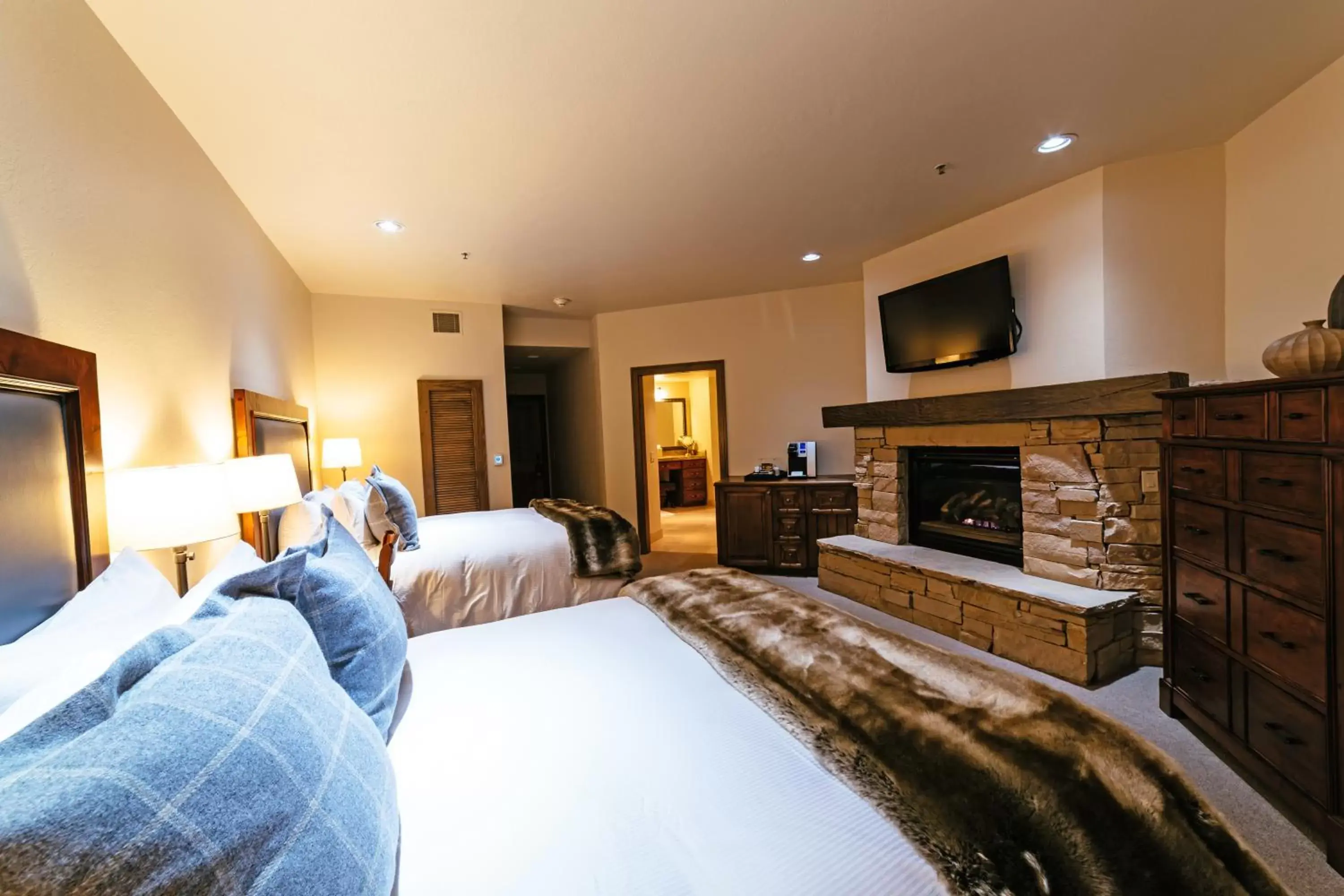 Bedroom, TV/Entertainment Center in Stein Eriksen Lodge Deer Valley