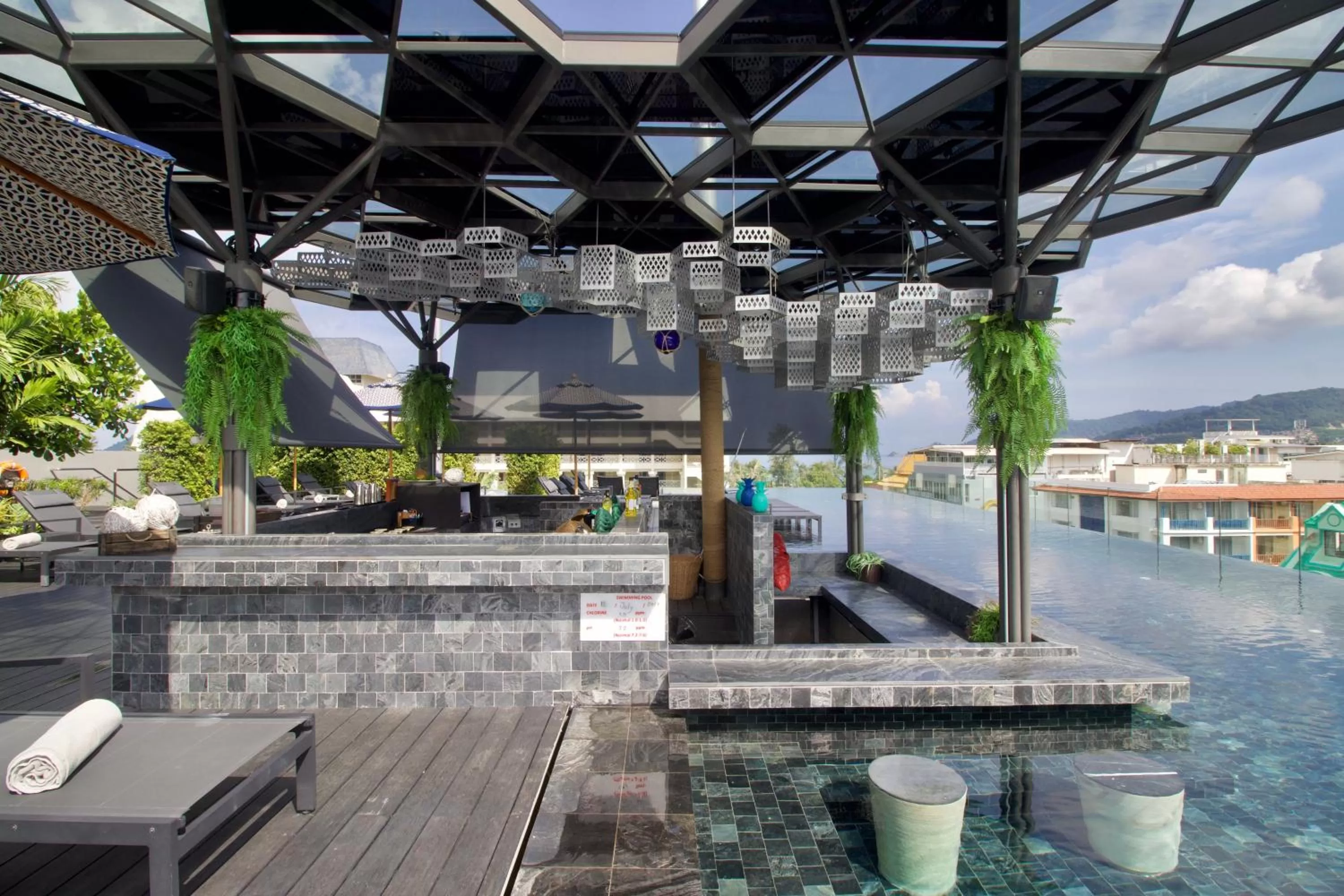 Lounge or bar in Hotel Indigo Phuket Patong by IHG