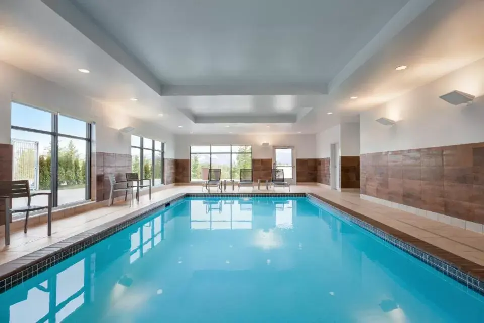 Swimming pool in Snoqualmie Inn by Hotel America Swimming pool in Snoqualmie Inn by Hotel America