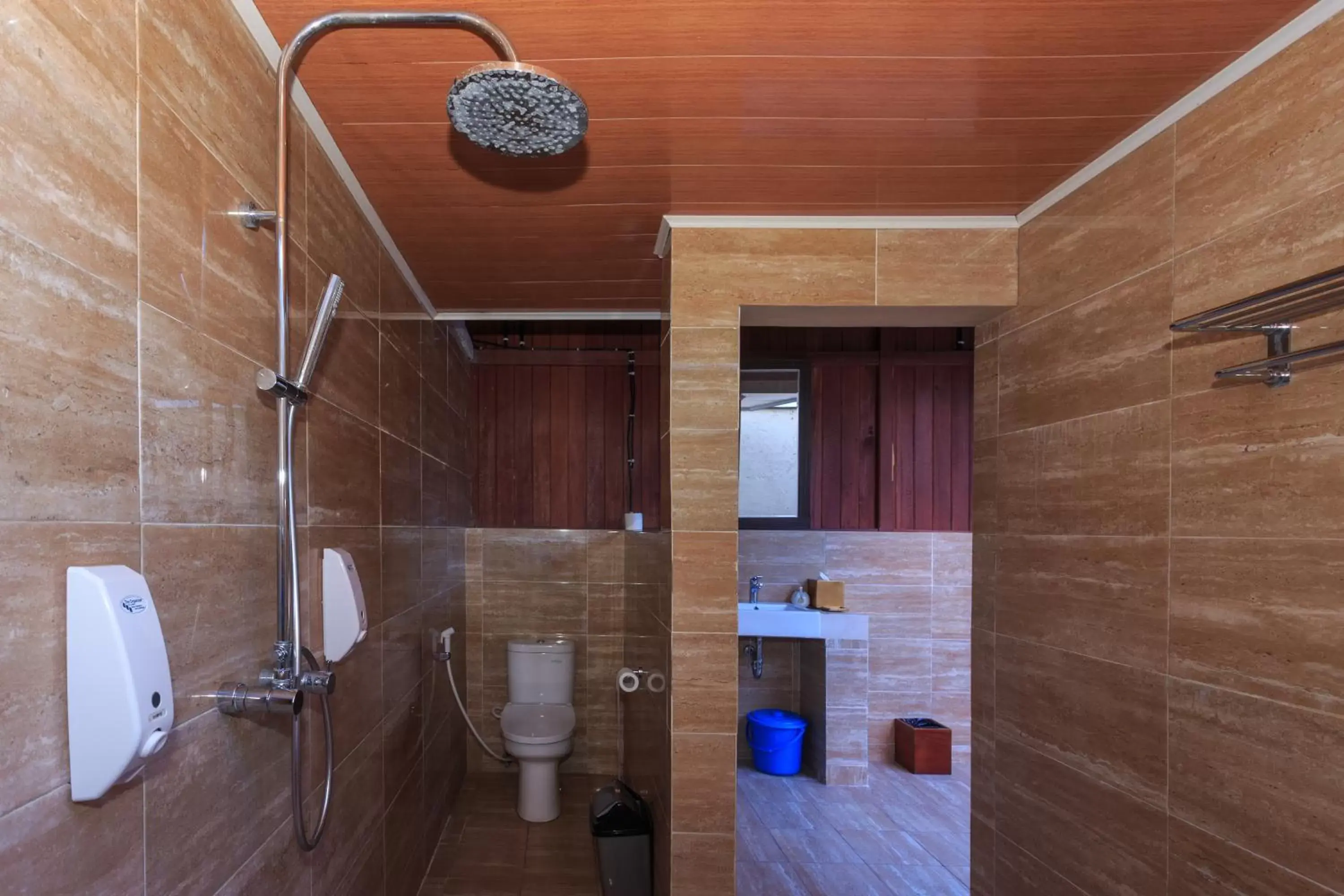 Shower, Bathroom in Sylvia Beach Villa