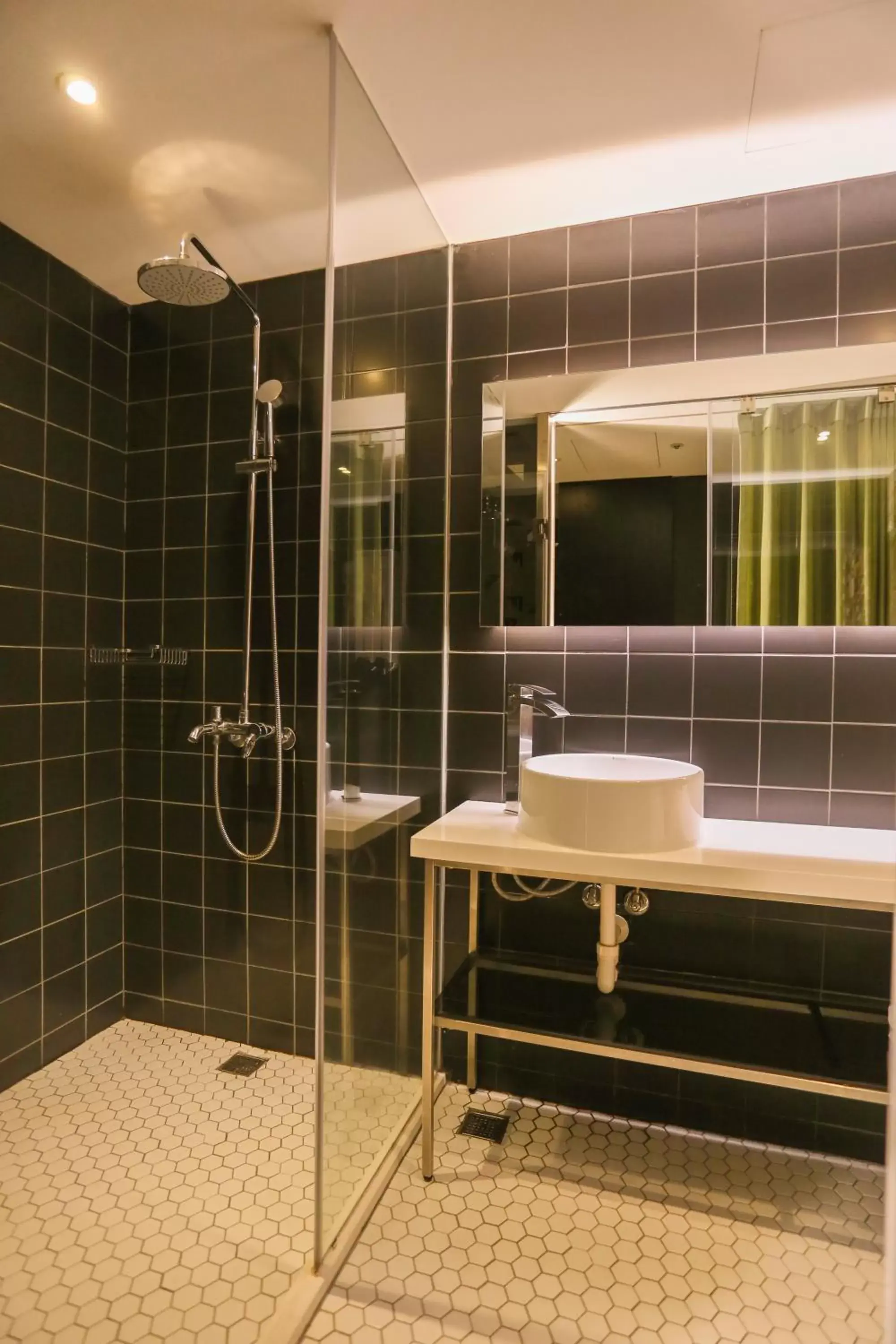 Shower, Bathroom in Hotel PaPa Whale