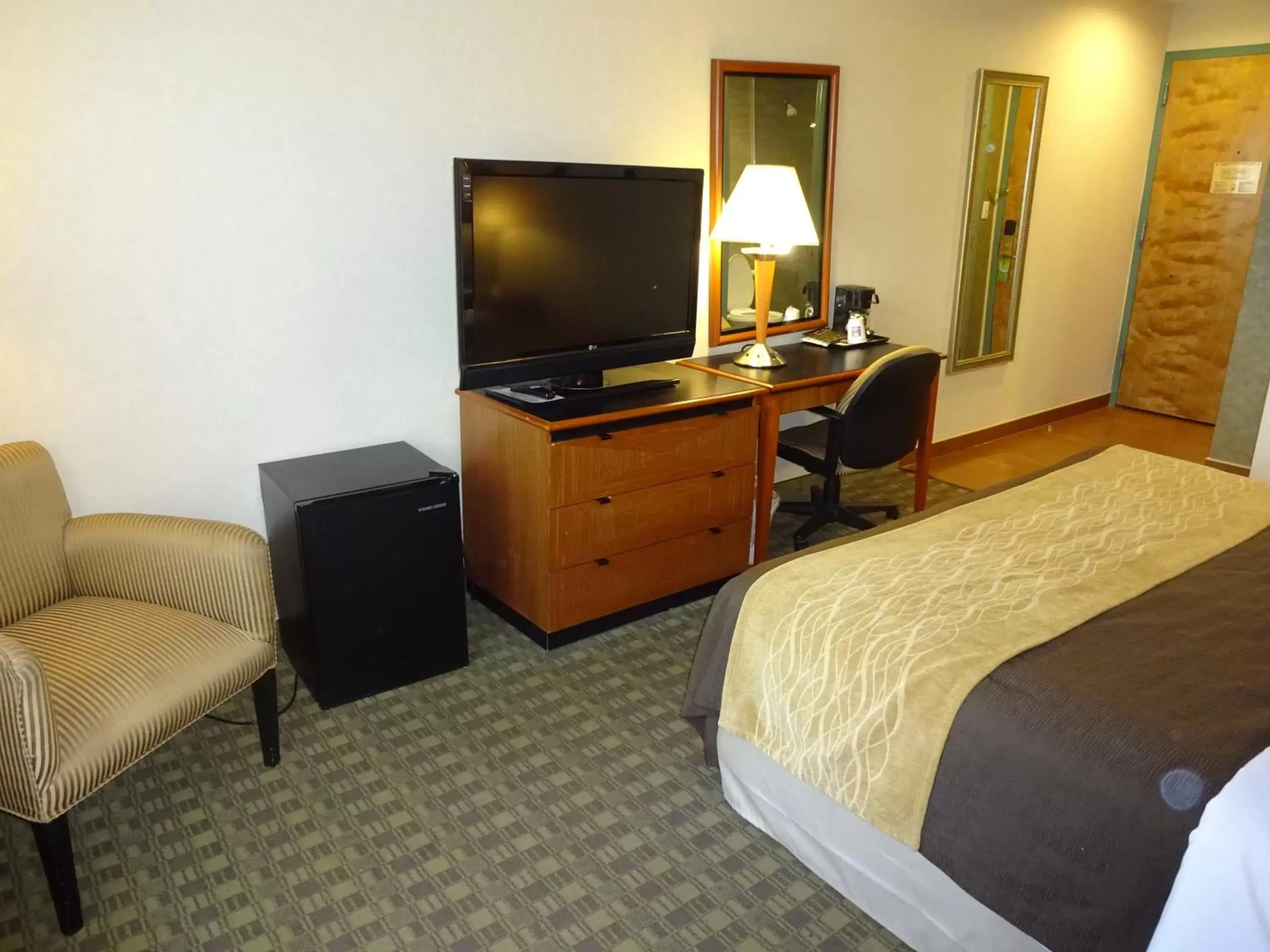King Room - Disability Access/Non-Smoking in Comfort Inn Brooklyn