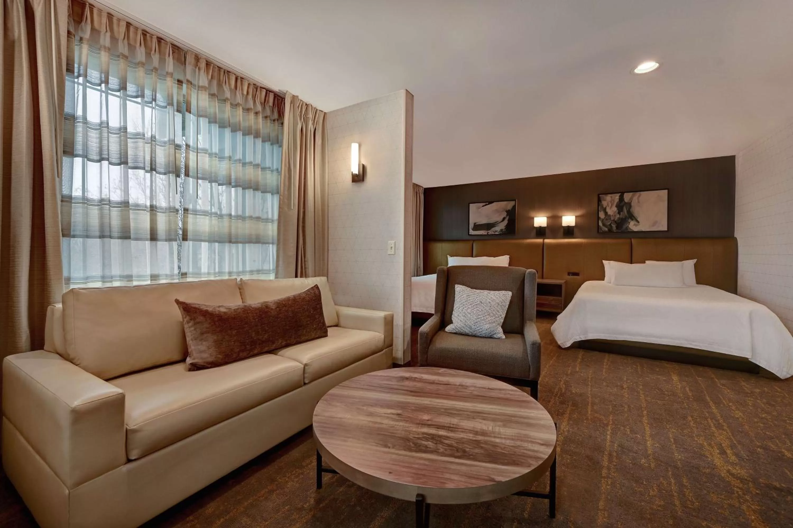 Living room, Bed in Hilton Garden Inn Boise / Eagle