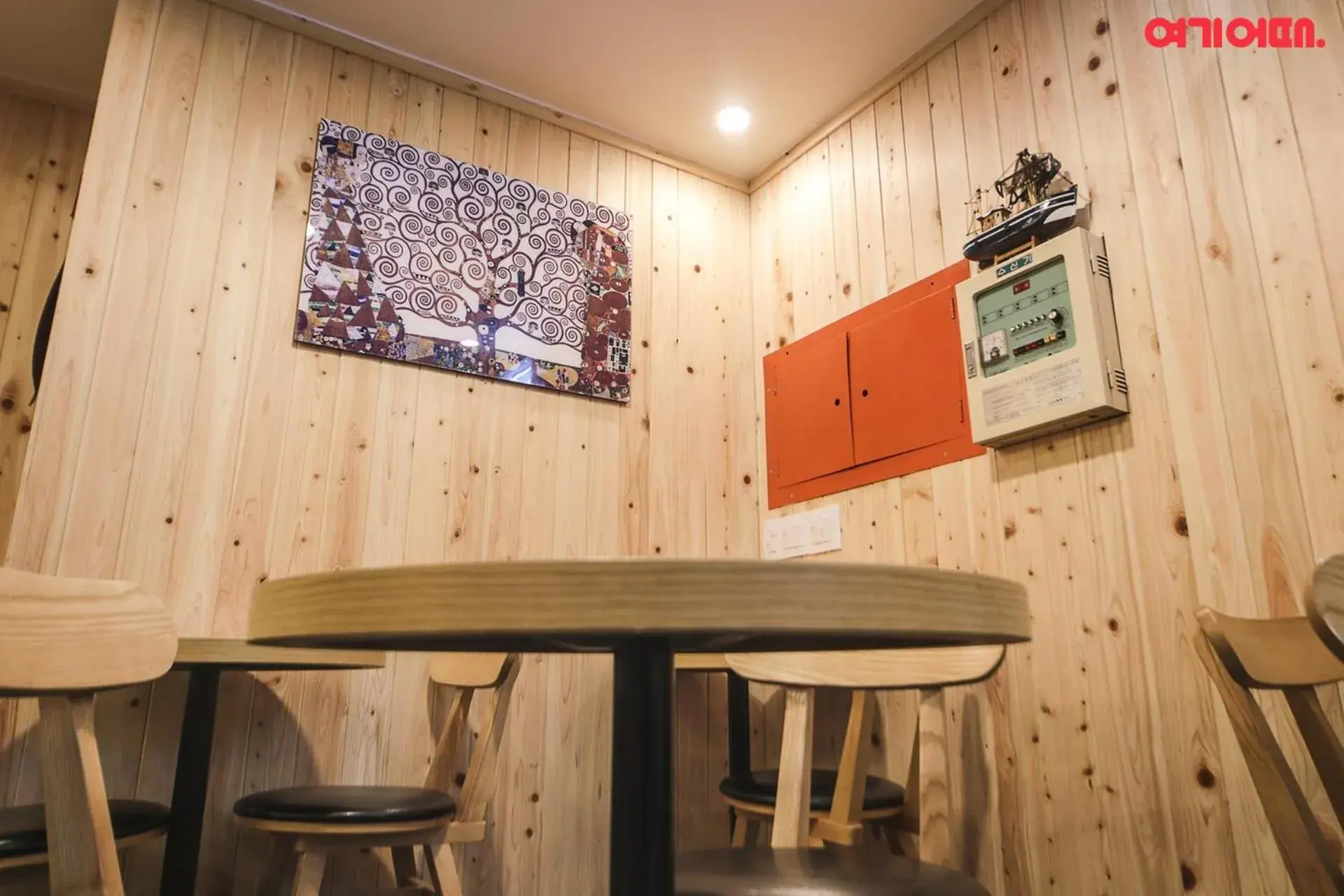 Dining Area in Insadong R Guesthouse