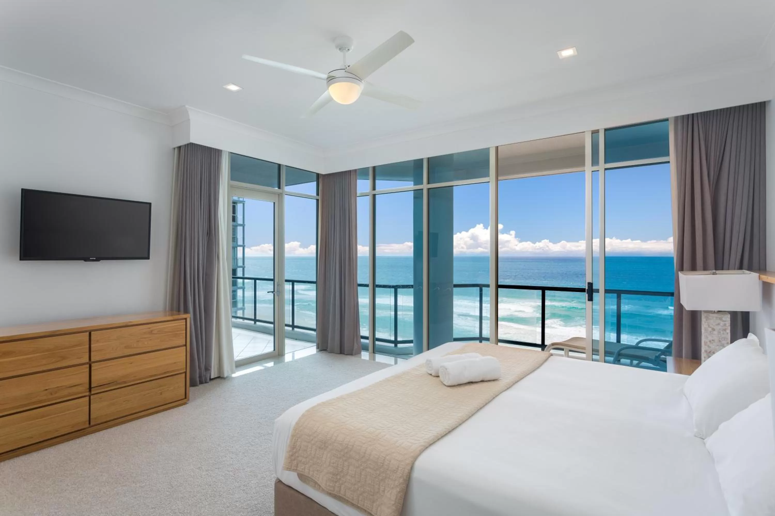 Bedroom, Bed in Oceana On Broadbeach