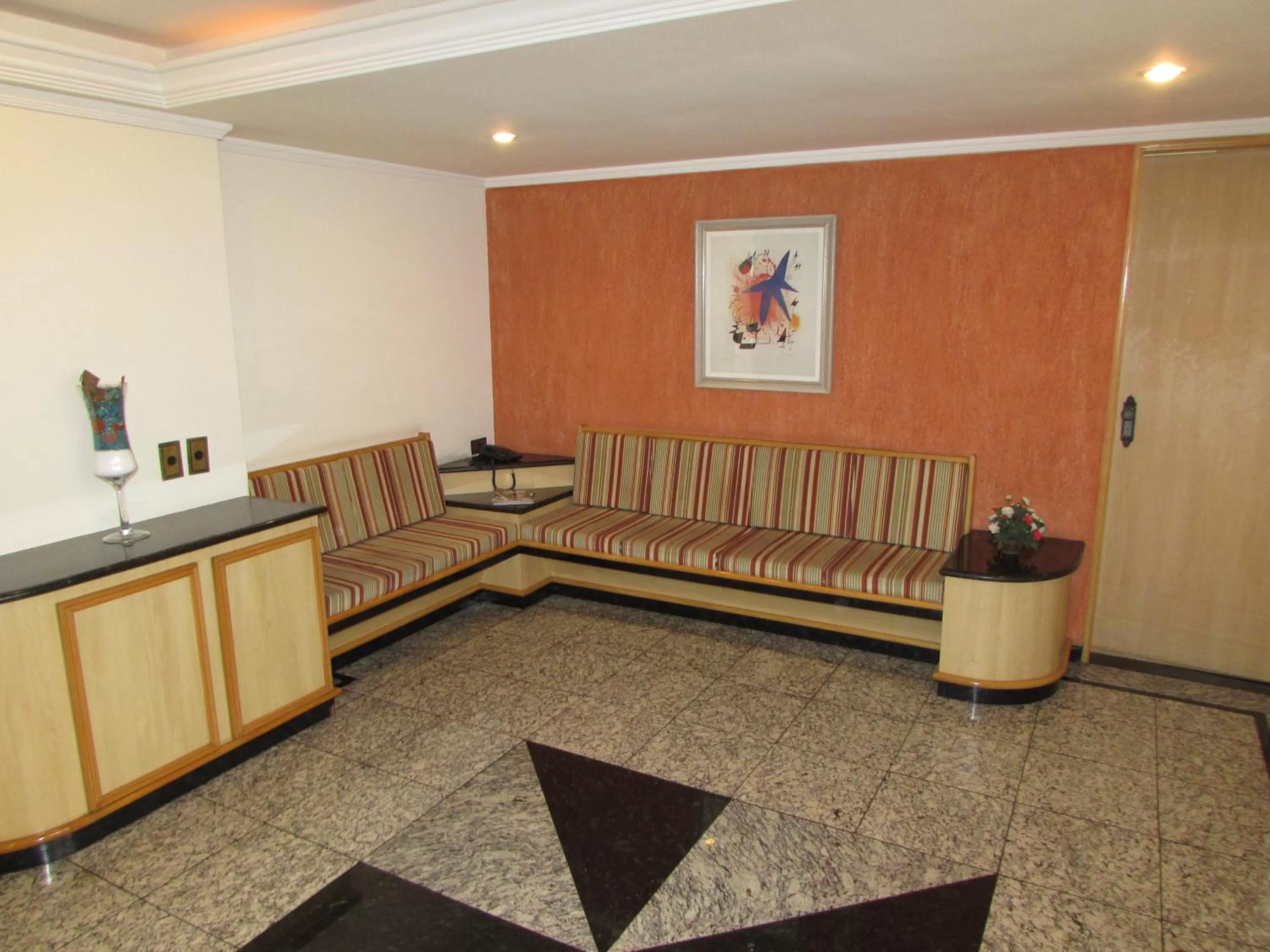 Communal lounge/ TV room in Pleasant Place Hotel