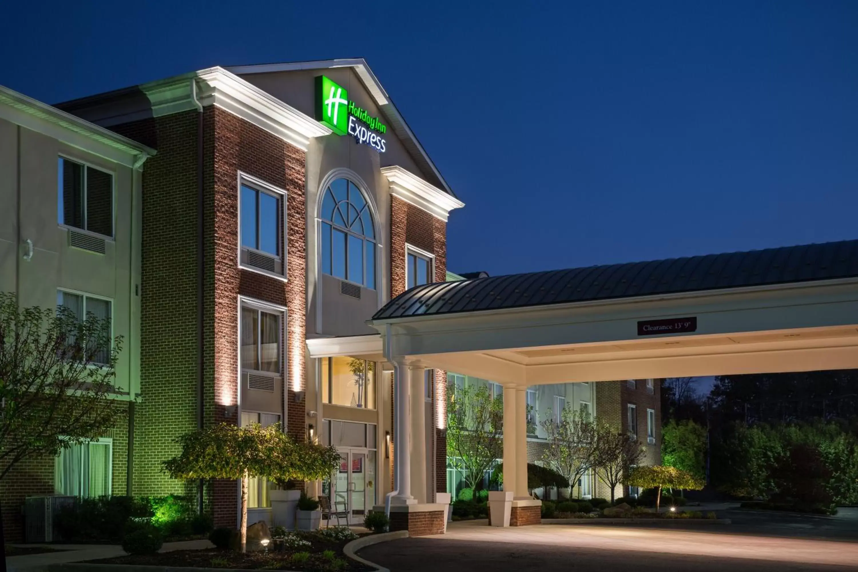 Property Building in Holiday Inn Express Hotel & Suites Youngstown North-Warren/Niles, an IHG Hotel