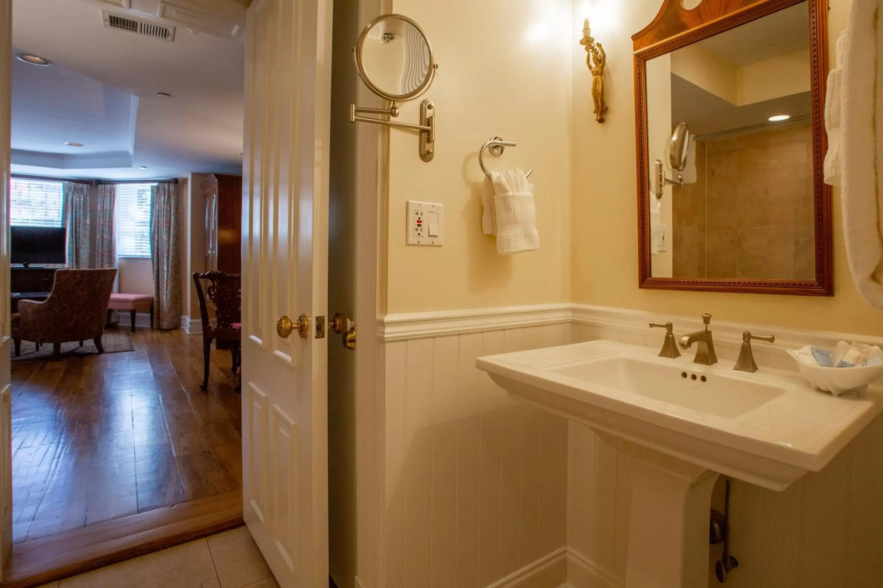 Bath, Bathroom in Kehoe House, Historic Inns of Savannah Collection