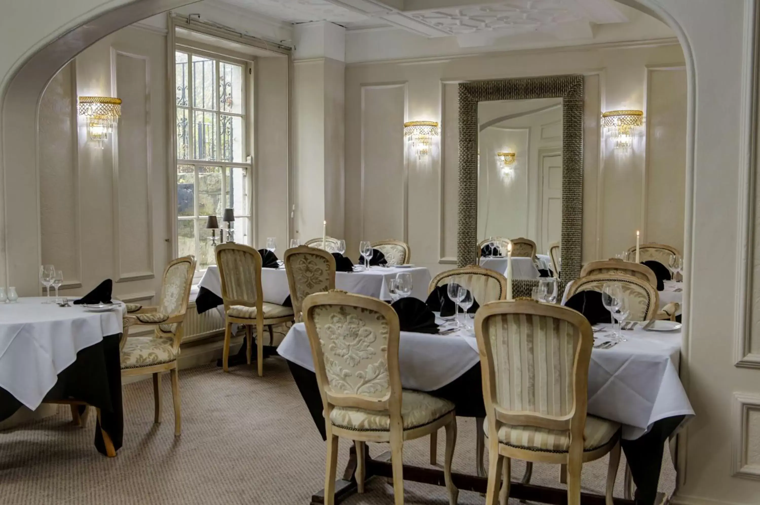 Restaurant/Places to Eat in Risley Hall Hotel
