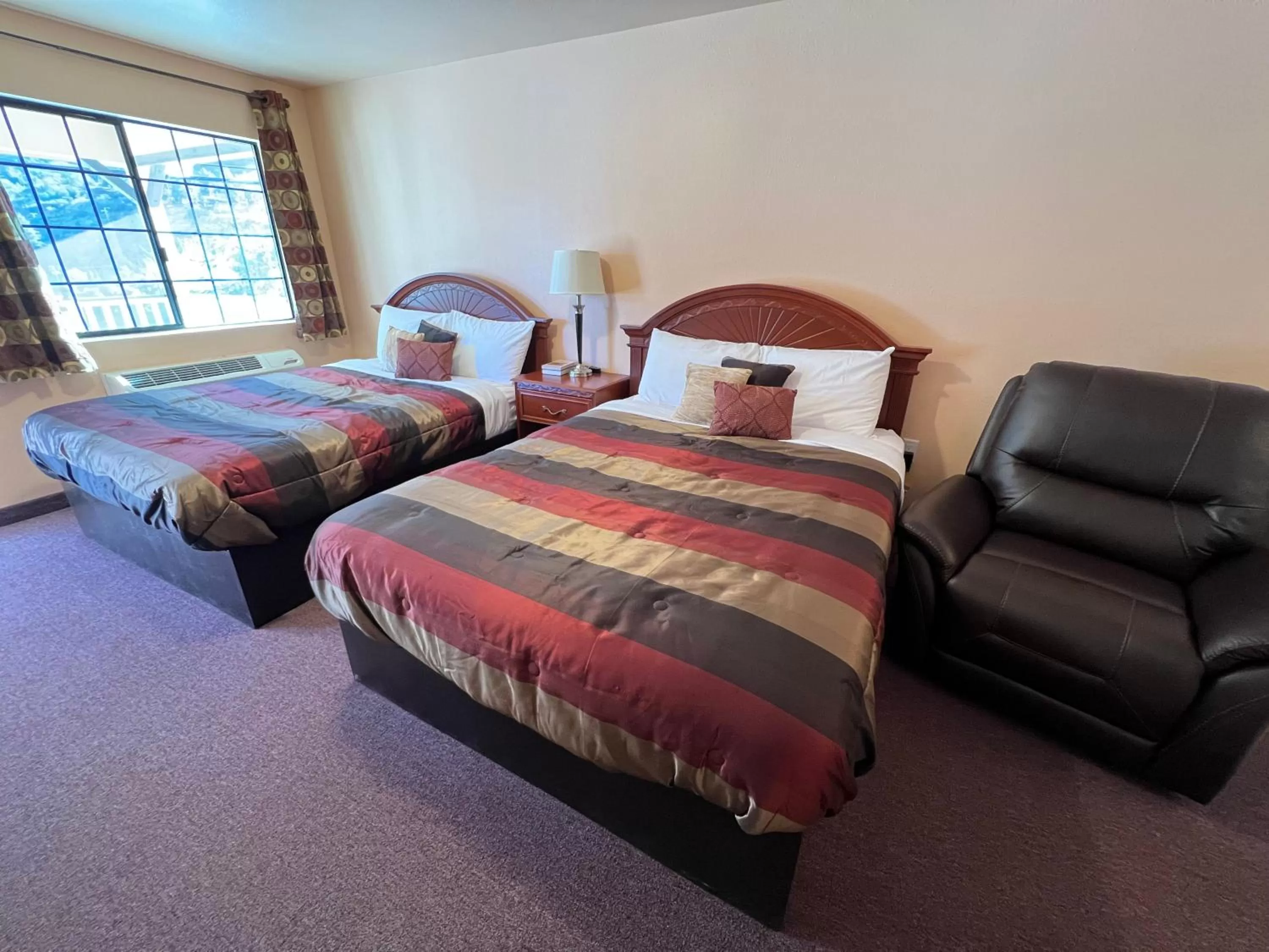 Bed in Frazier View Motel