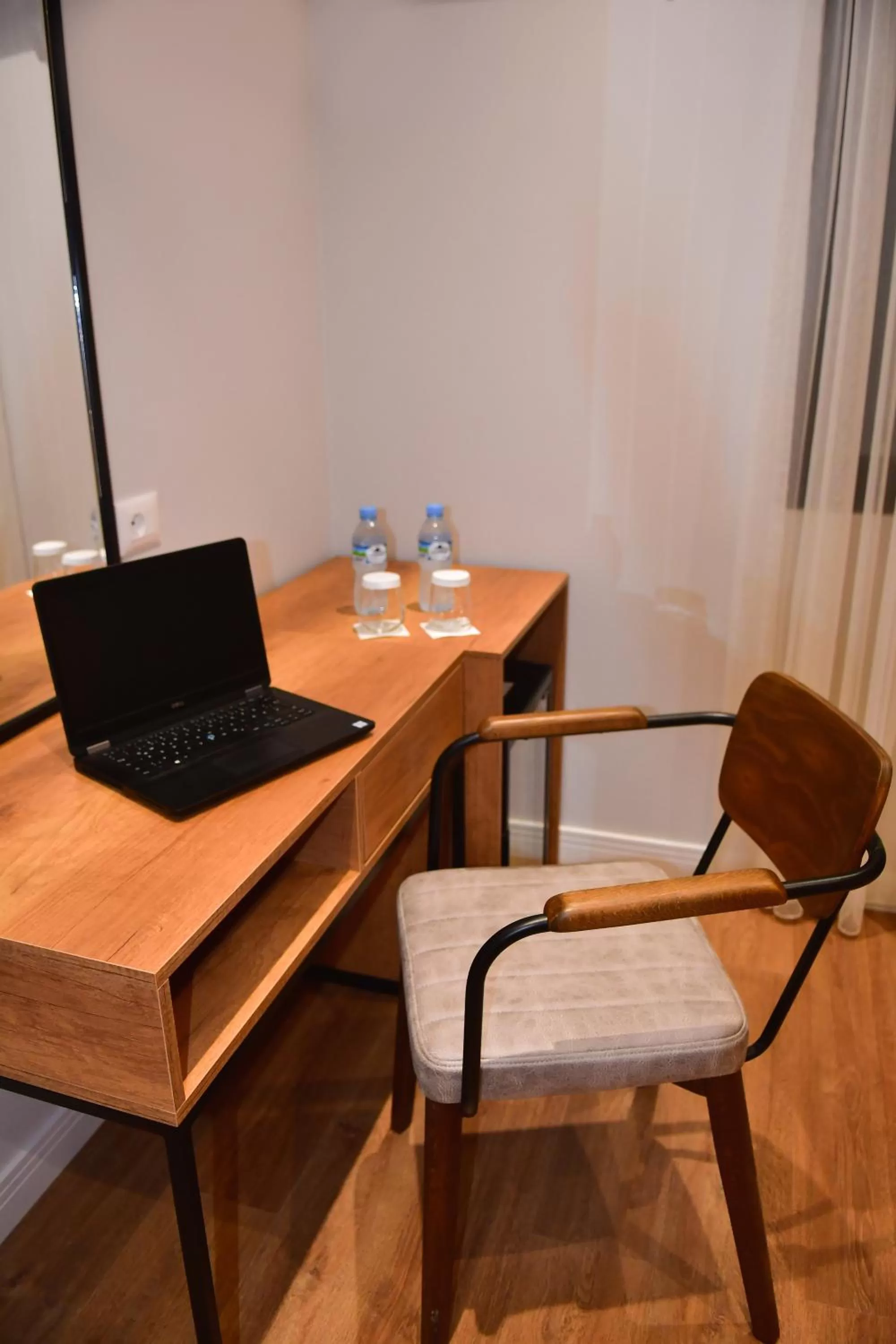 Restaurant/places to eat in 313 Villa City Center Hotel