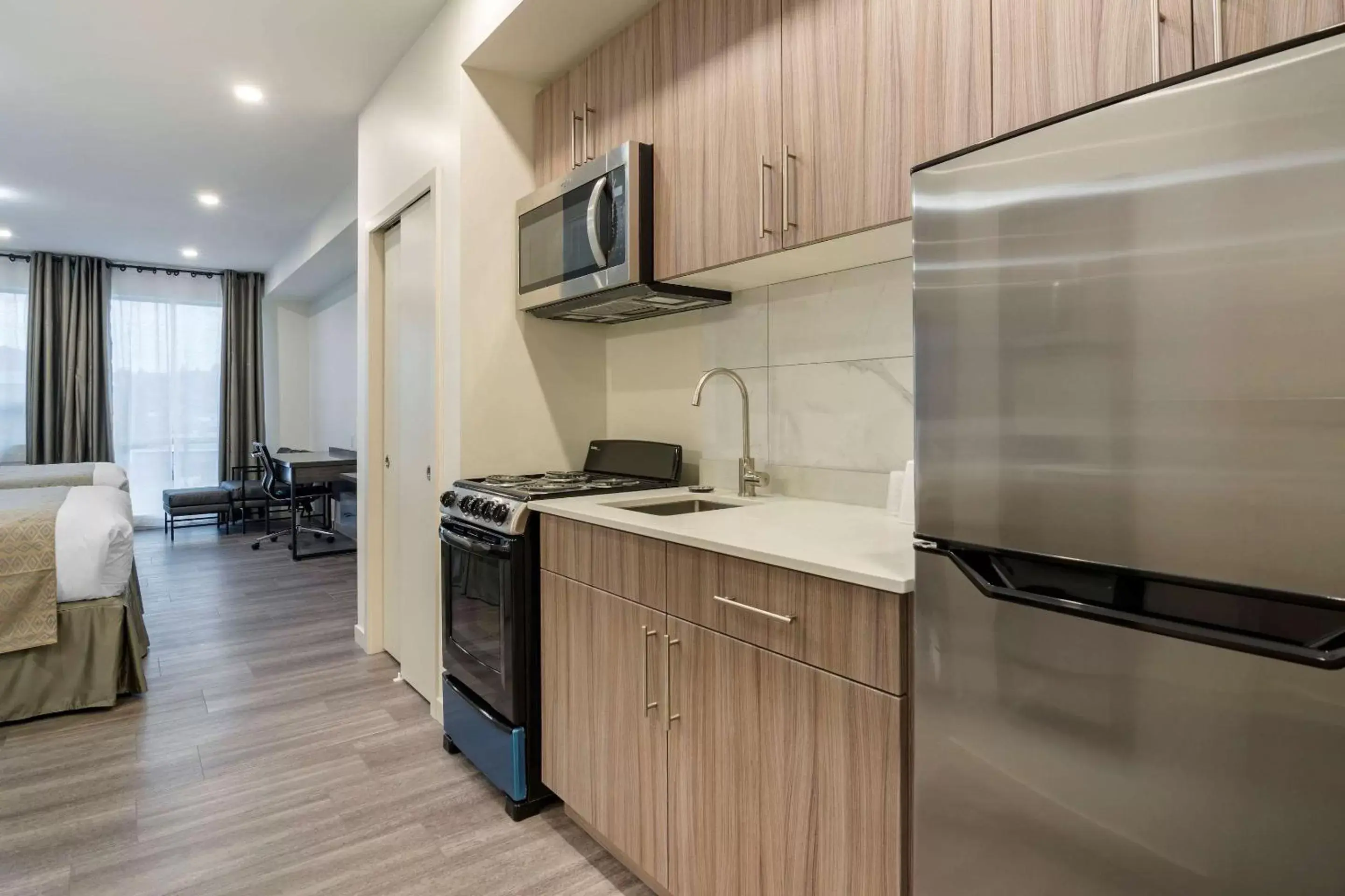 Photo of the whole room, Kitchen/Kitchenette in The Hue Hotel, Ascend Hotel Collection