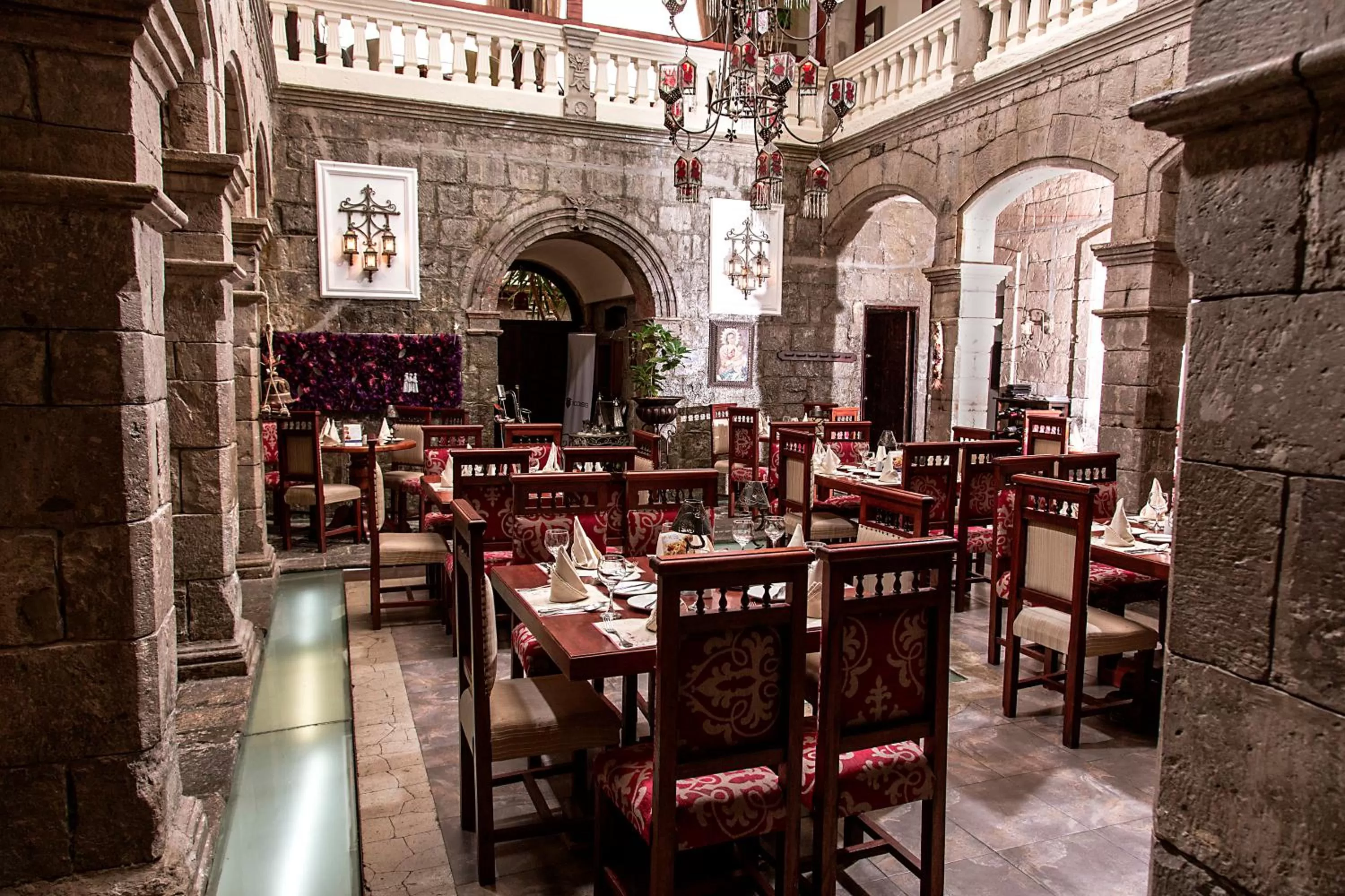 Restaurant/places to eat in Roka Plaza Hotel Boutique