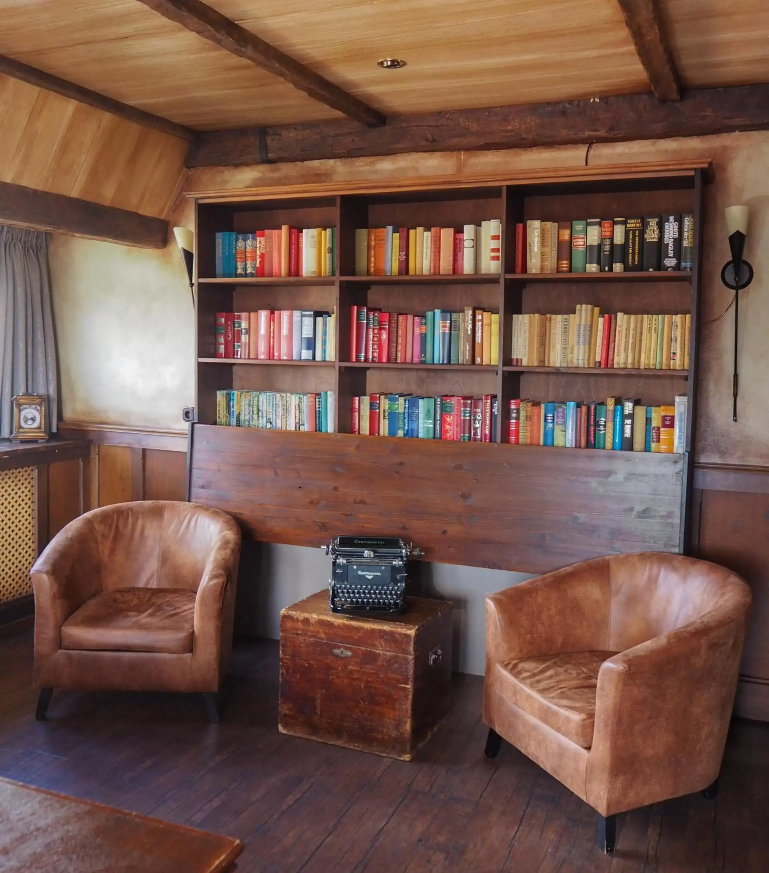 Seating area, Library in Hotel Abdij de Westerburcht