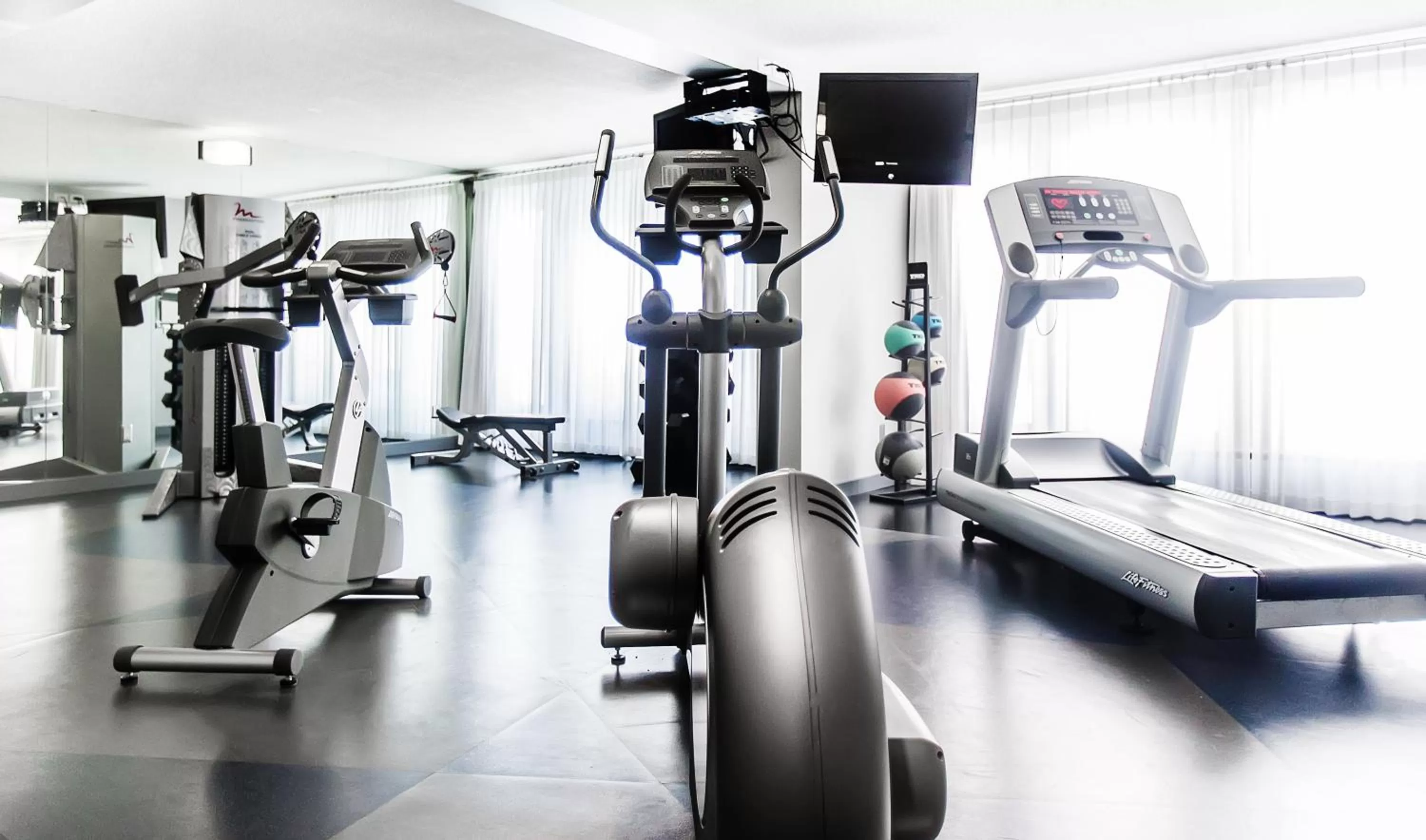 Fitness centre/facilities in Matrix Hotel