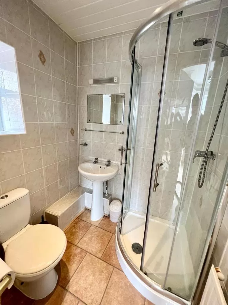 Shower, Bathroom in The Silver How