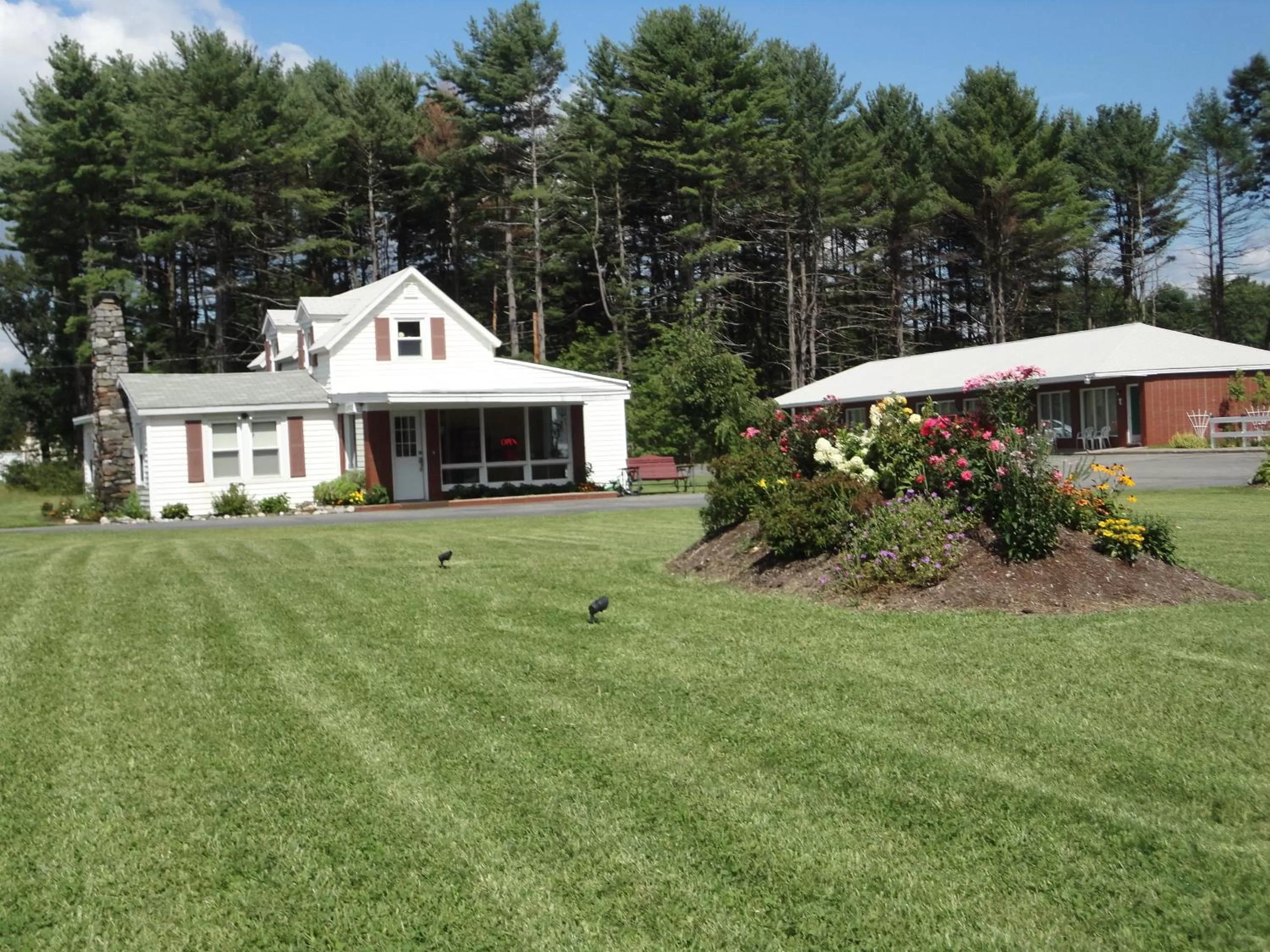 Street view in Sara Glen Motel - Saratoga Springs-Glens Falls