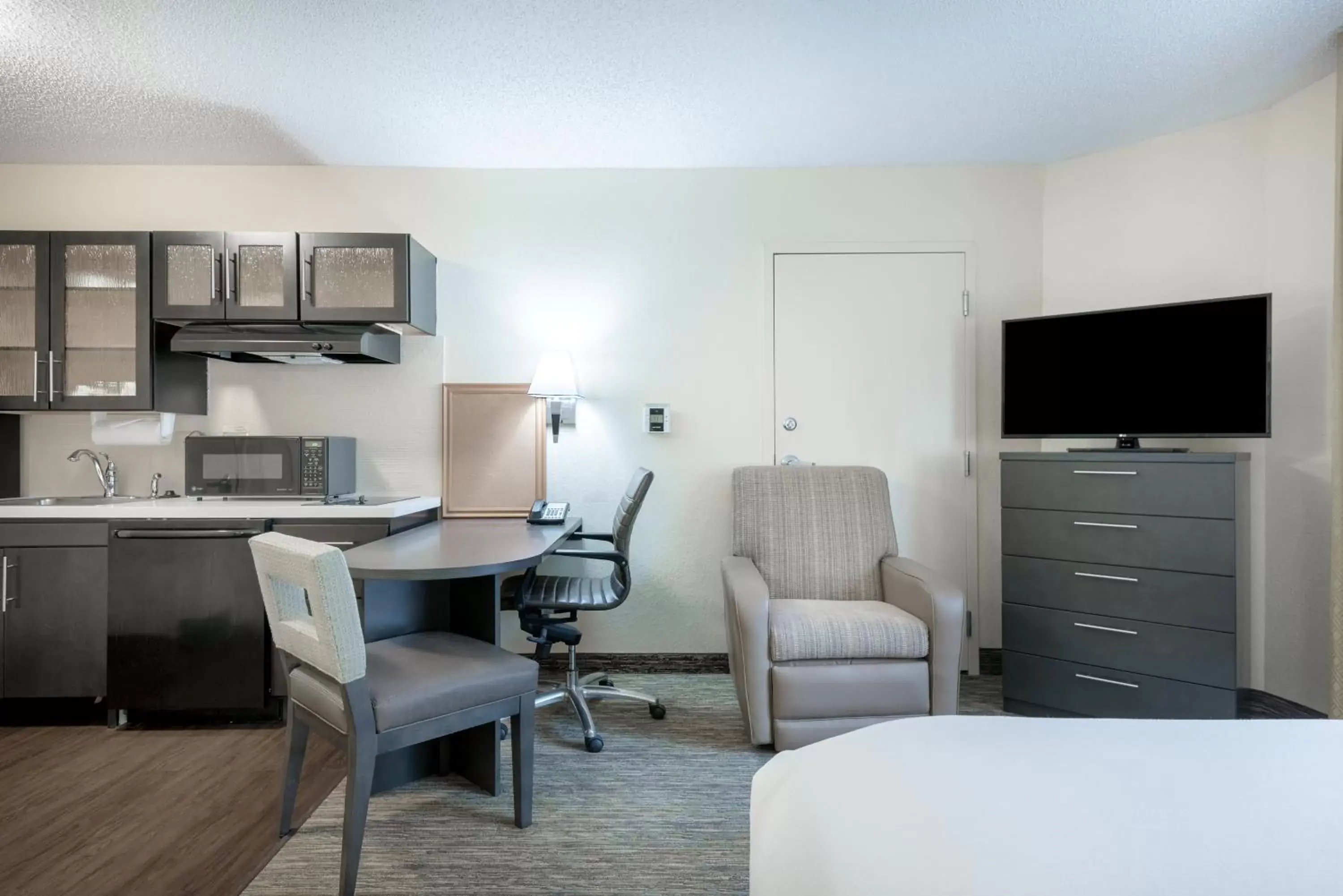 Photo of the whole room, TV/Entertainment Center in Candlewood Suites Lake Mary, an IHG Hotel