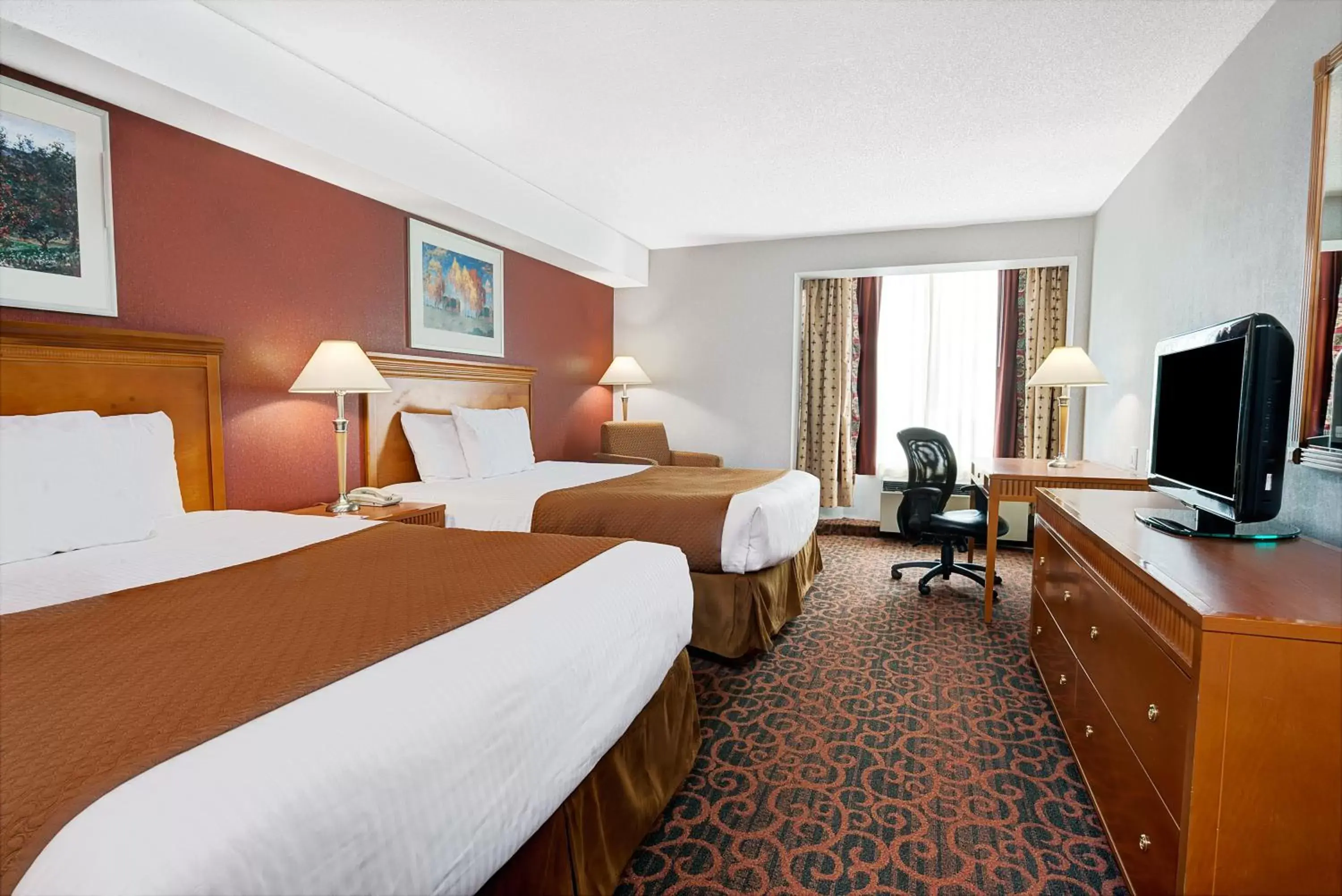 Queen Room with Two Queen Beds - Mobility Access/Non-Smoking in Ramada by Wyndham Niagara Falls/Fallsview
