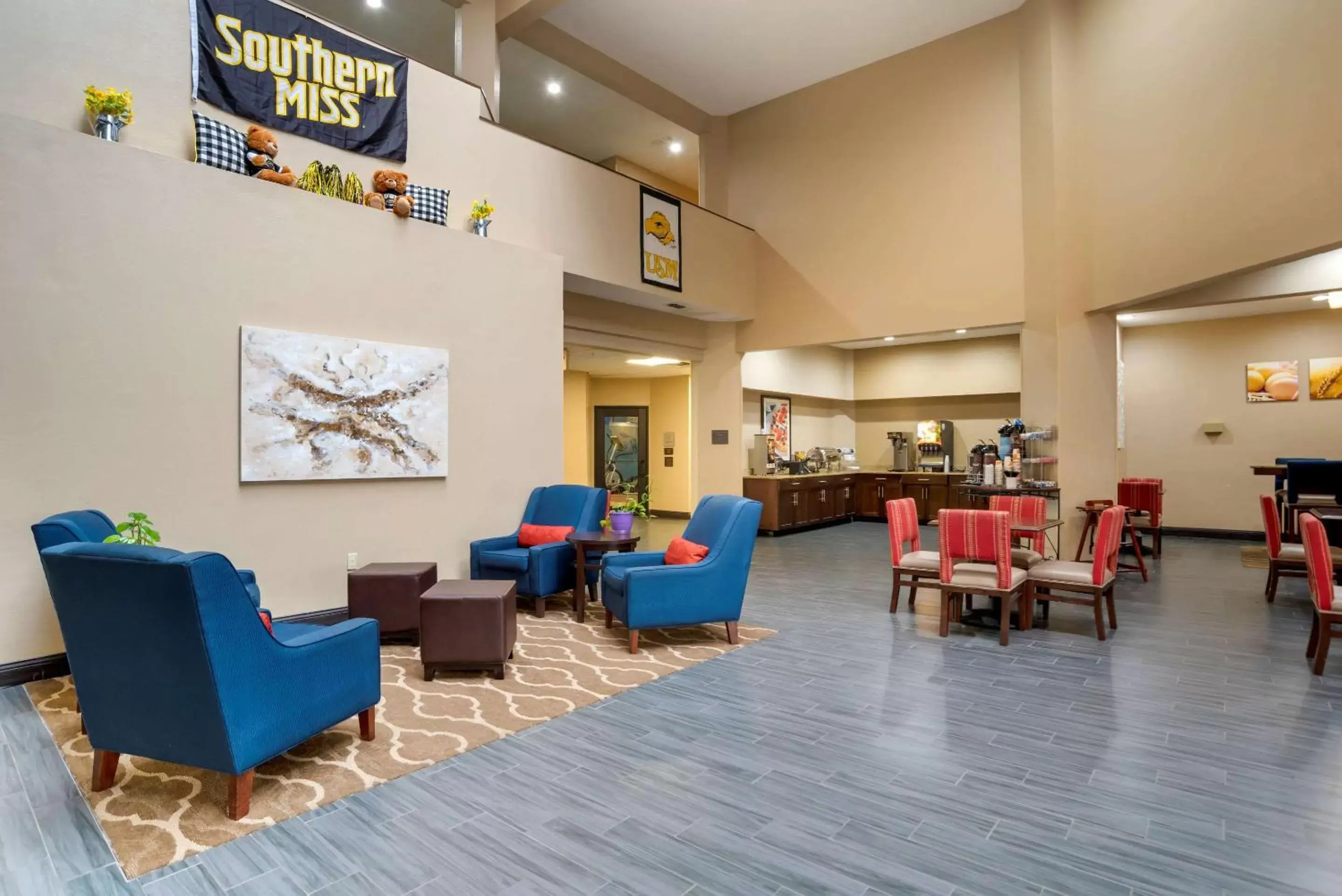 Lobby or reception in Comfort Suites Hattiesburg