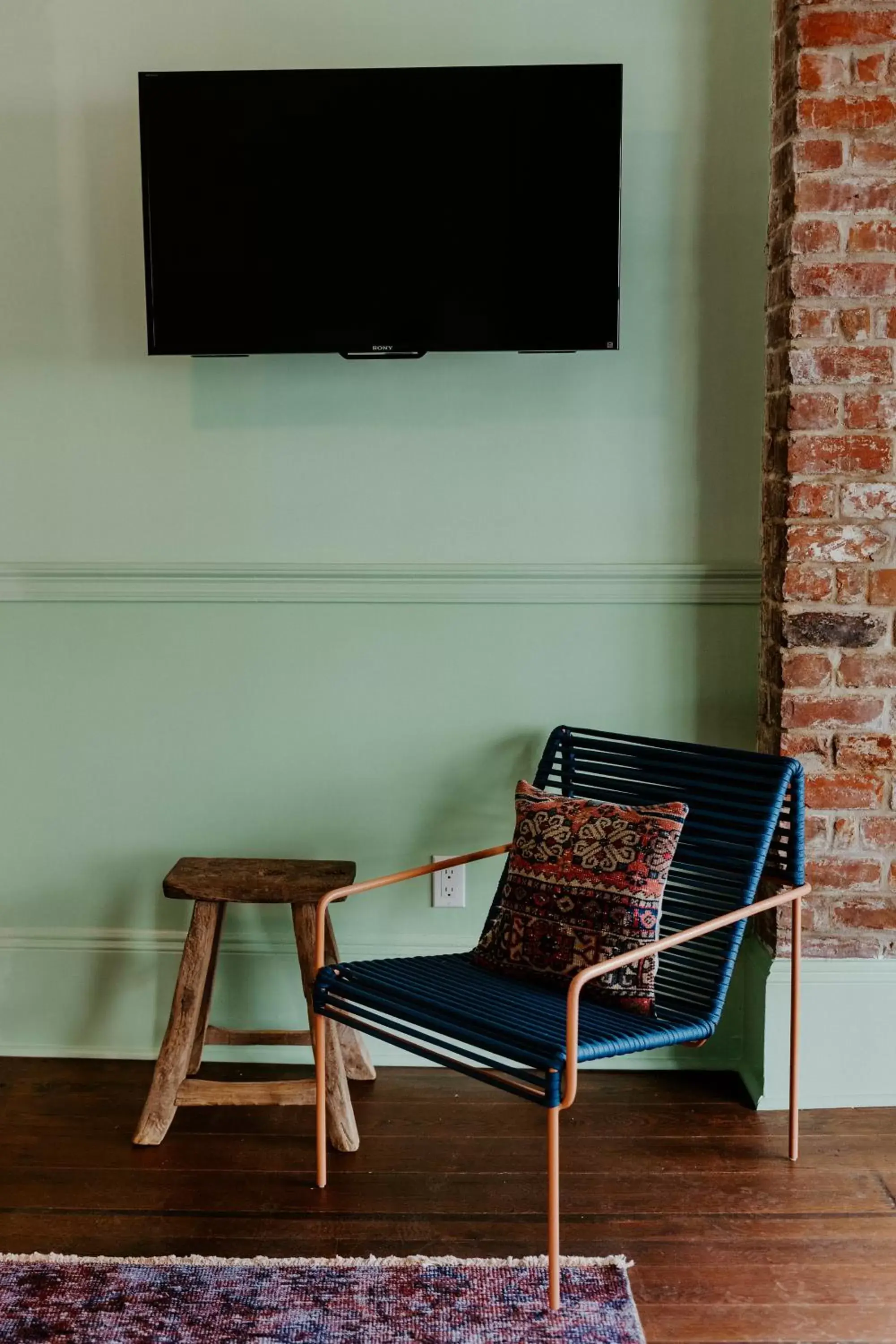 Seating area, TV/Entertainment Center in The Frenchmen