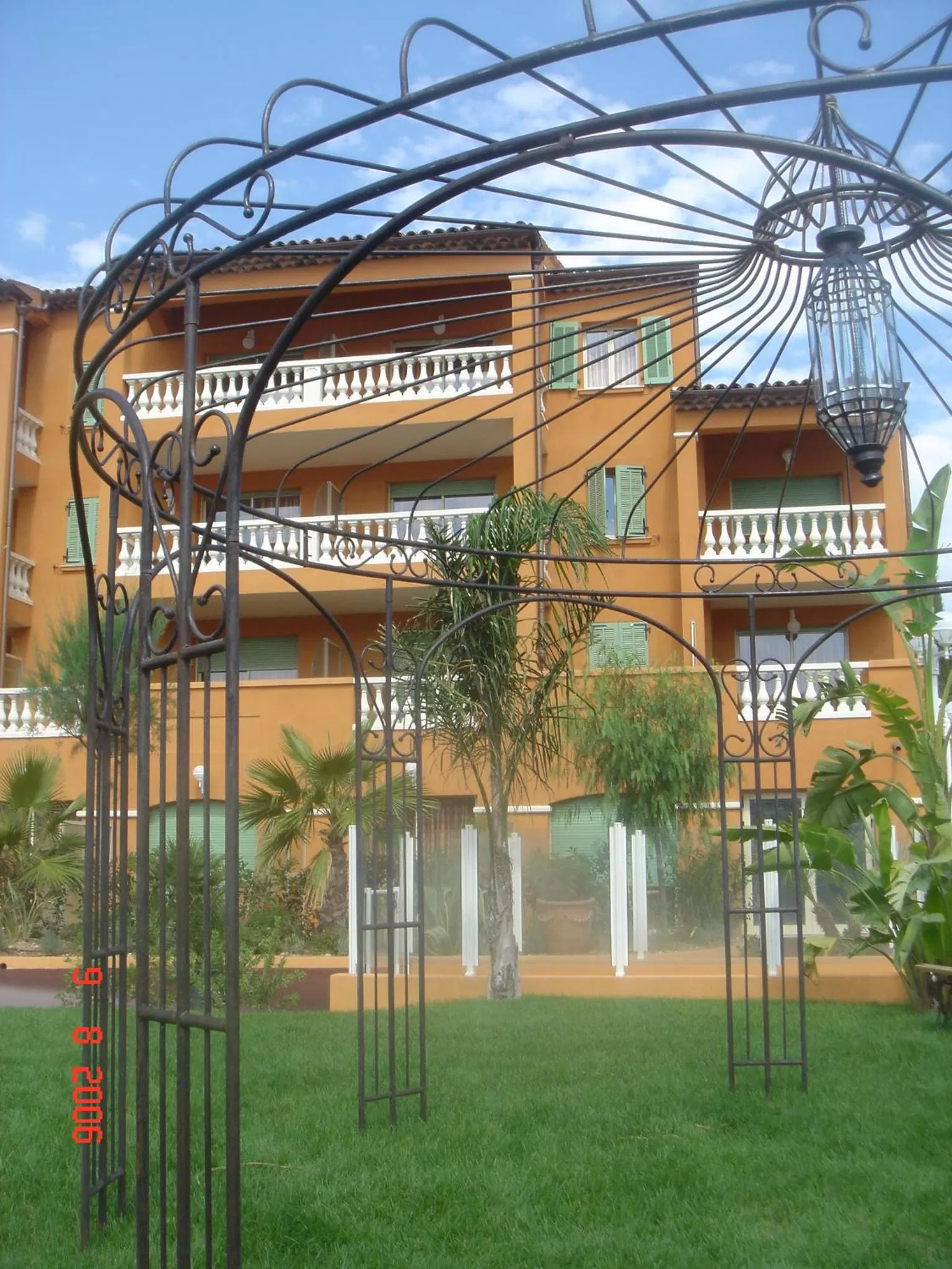 Garden in Appart Hotel Lou Castelet