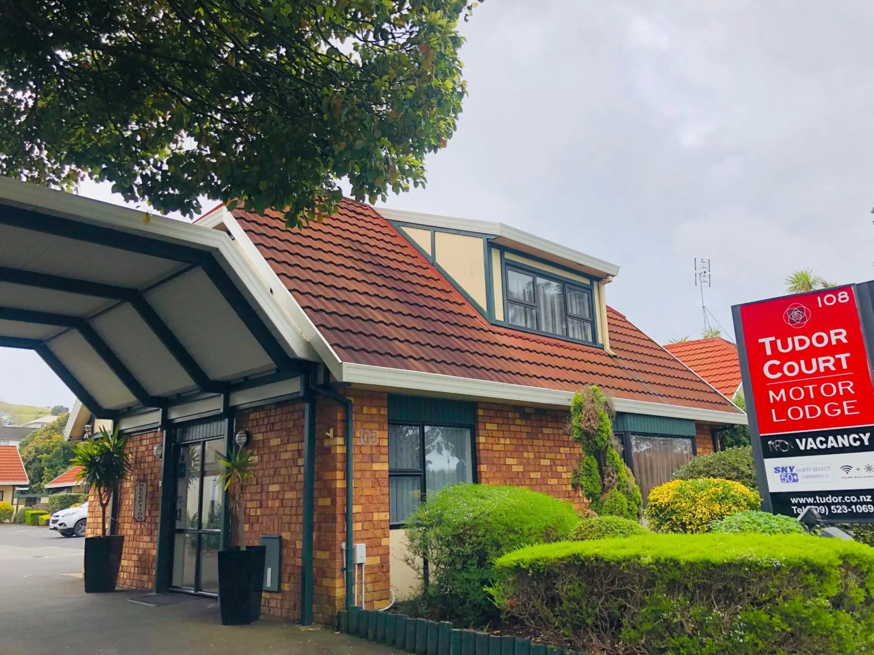 Property Building in Tudor Court Motor Lodge Hotel