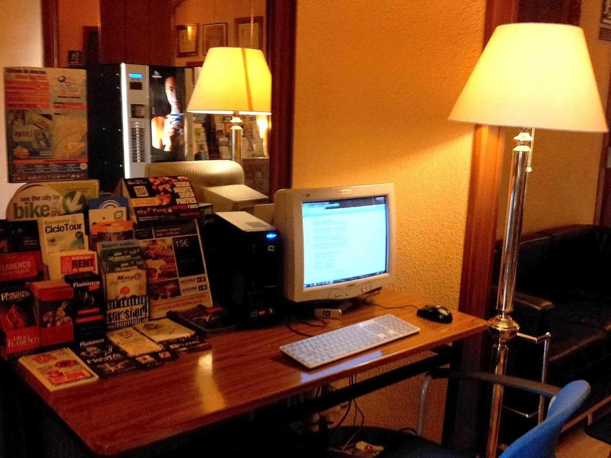 Communal lounge/ TV room in Hotel Toledano Ramblas
